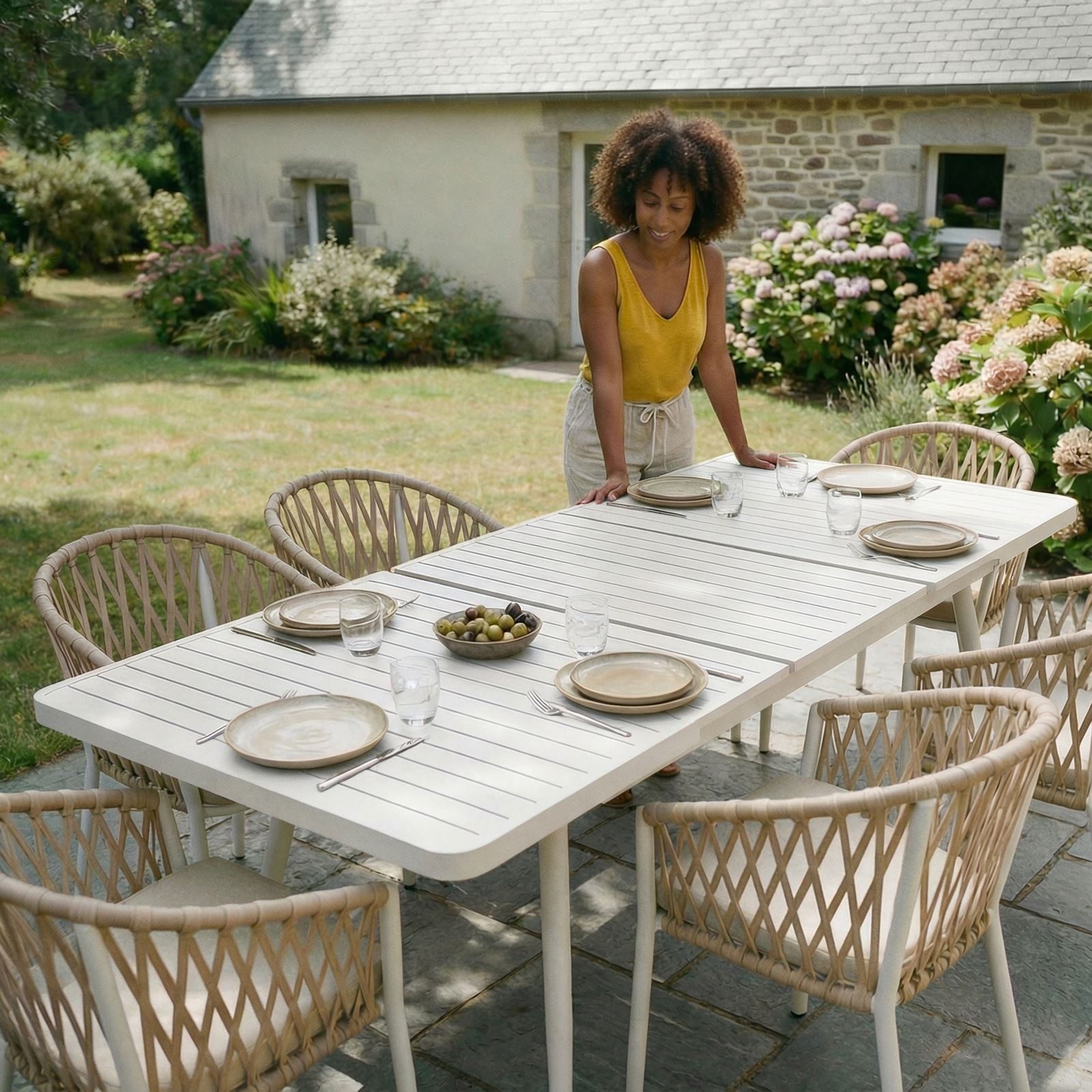 IDIMEX Garten-Essgruppe SUNNY, Gartenmöbel Set mit 6 Stühlen & ausziehbarem Tisch weiß/beige