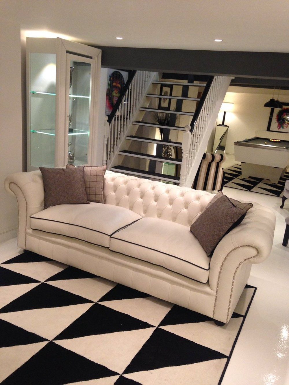 JVmoebel Chesterfield-Sofa Polster-Couch in Grau mit Chesterfield-Design, Made in Europa