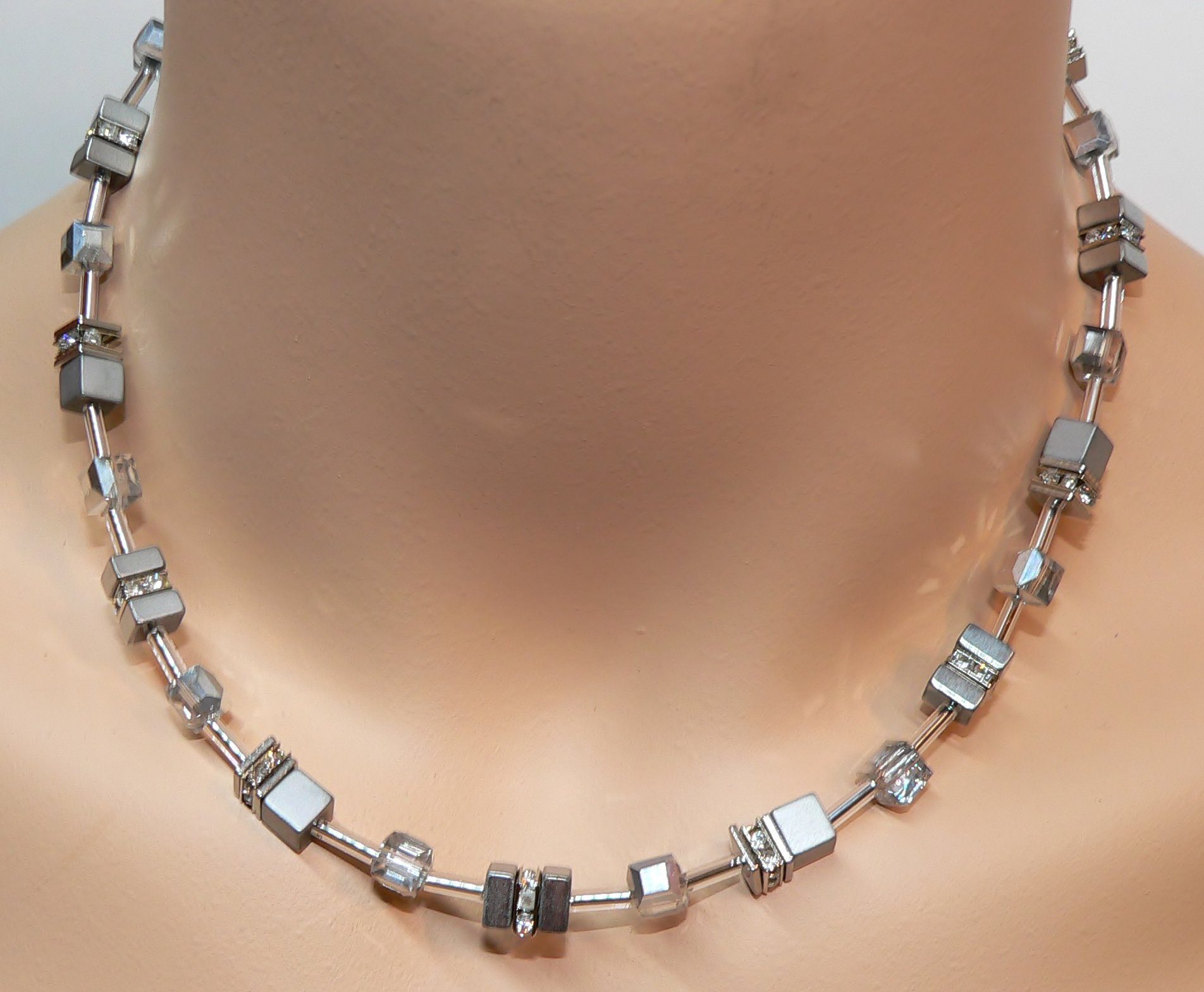 traumschmuck Collier 536. Halskette Collier Cube Würfel Hämatit Silber matt, (incl. Schmuckbox), handgefertigt, Made in Germany – Bild 4 von 4