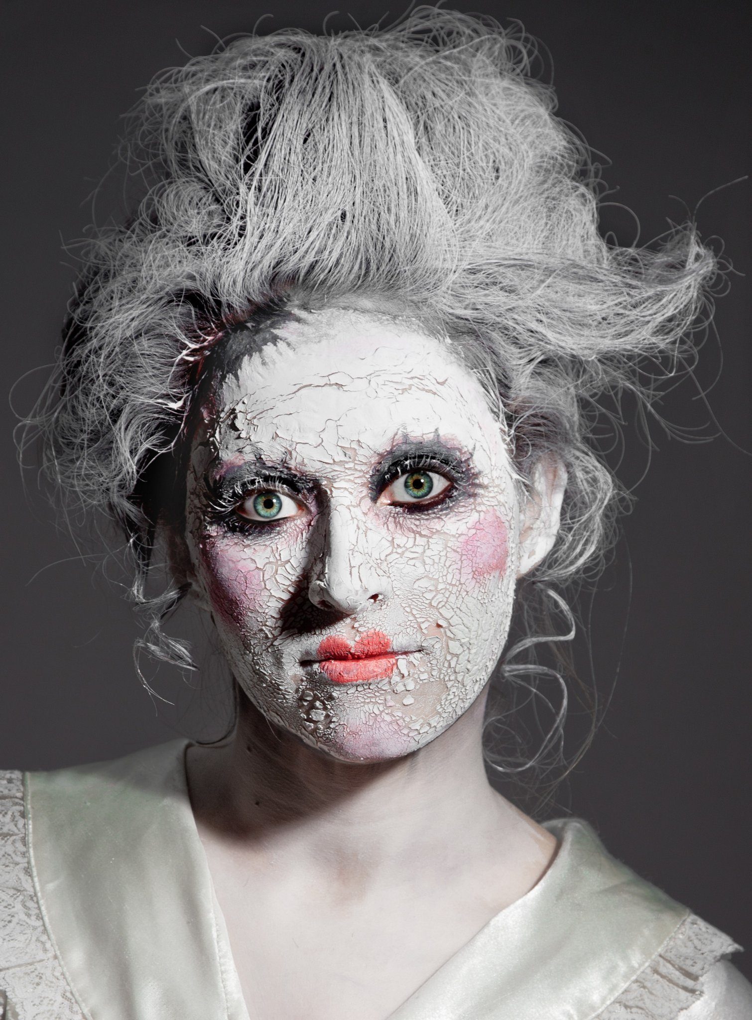 Maskworld Theaterschminke Haarspray weiß Hexe - Karneval Faschingskostüm, Stilisch kostümiert bis in die Haarspitze mit dem Farbspray