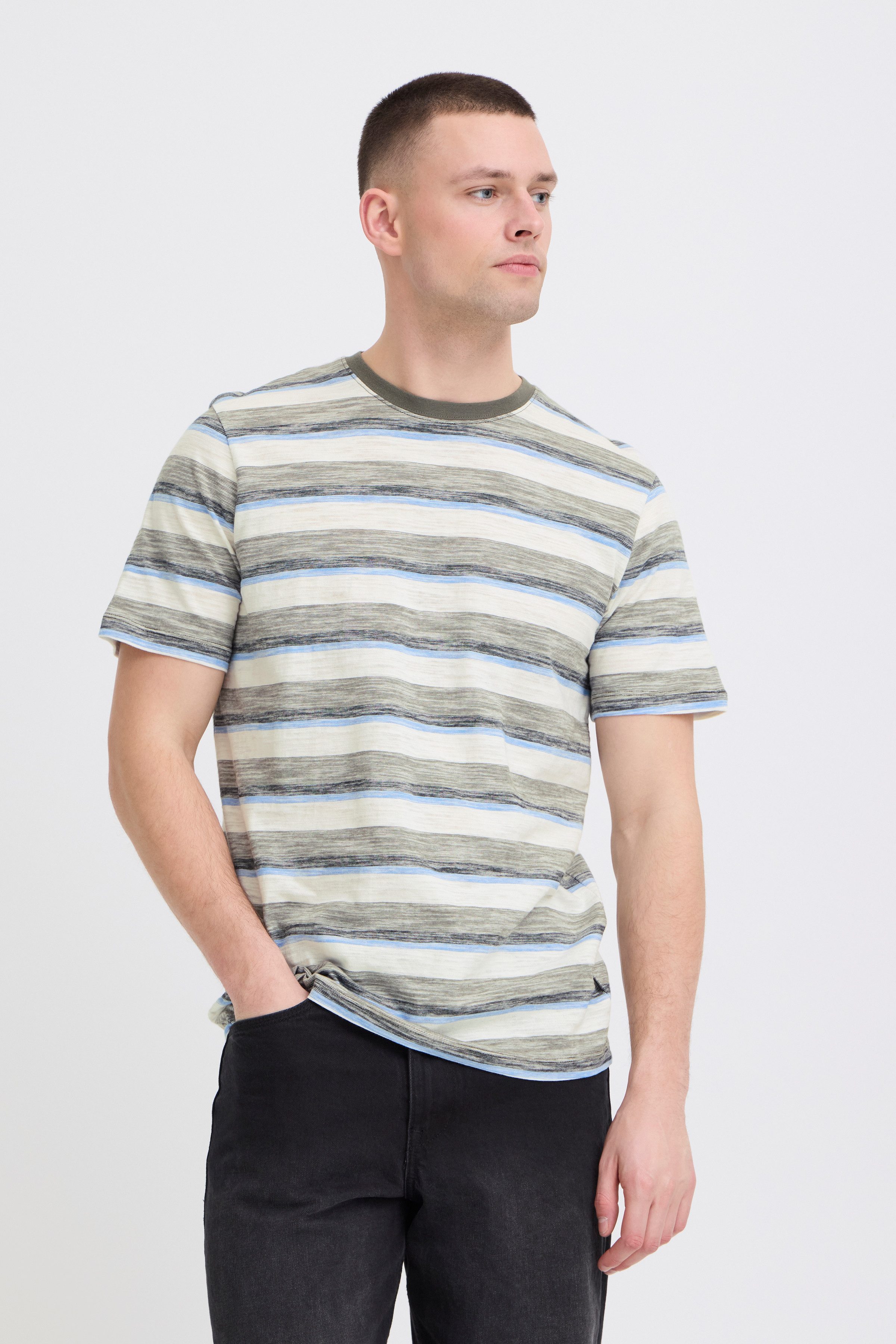 Blend T-Shirt BHKOBE STRIPE S/S TEE mit geringelter und gestreifter Optik, Regular Fit, ohne Verschluss – Bild 2 von 5