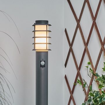 hofstein Pollerleuchte »Zogno« moderne Sockelleuchte aus Metall/Kunststoff in Anthrazit/Weiß, ohne Leuchtmittel, Gartenlampe m. E27, IP44Bewegungsmelder, Steckdose