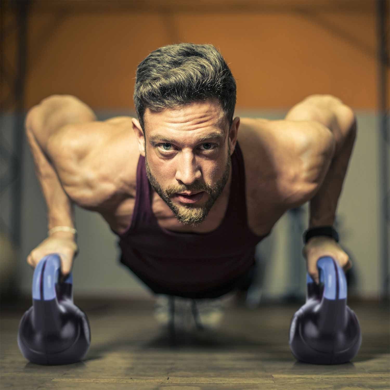 Body & Mind Kettlebell Body & Mind Kettlebell 2–20 kg – Profi Kettlebell mit Kunststoffmantel, (Profi Schwunghantel), Kraftraining Workout Gewicht (4 kg)