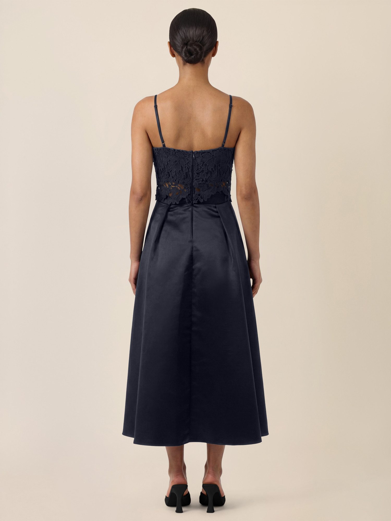 Apart Brautkleid mit A-Linienrock und Spaghettiträgern