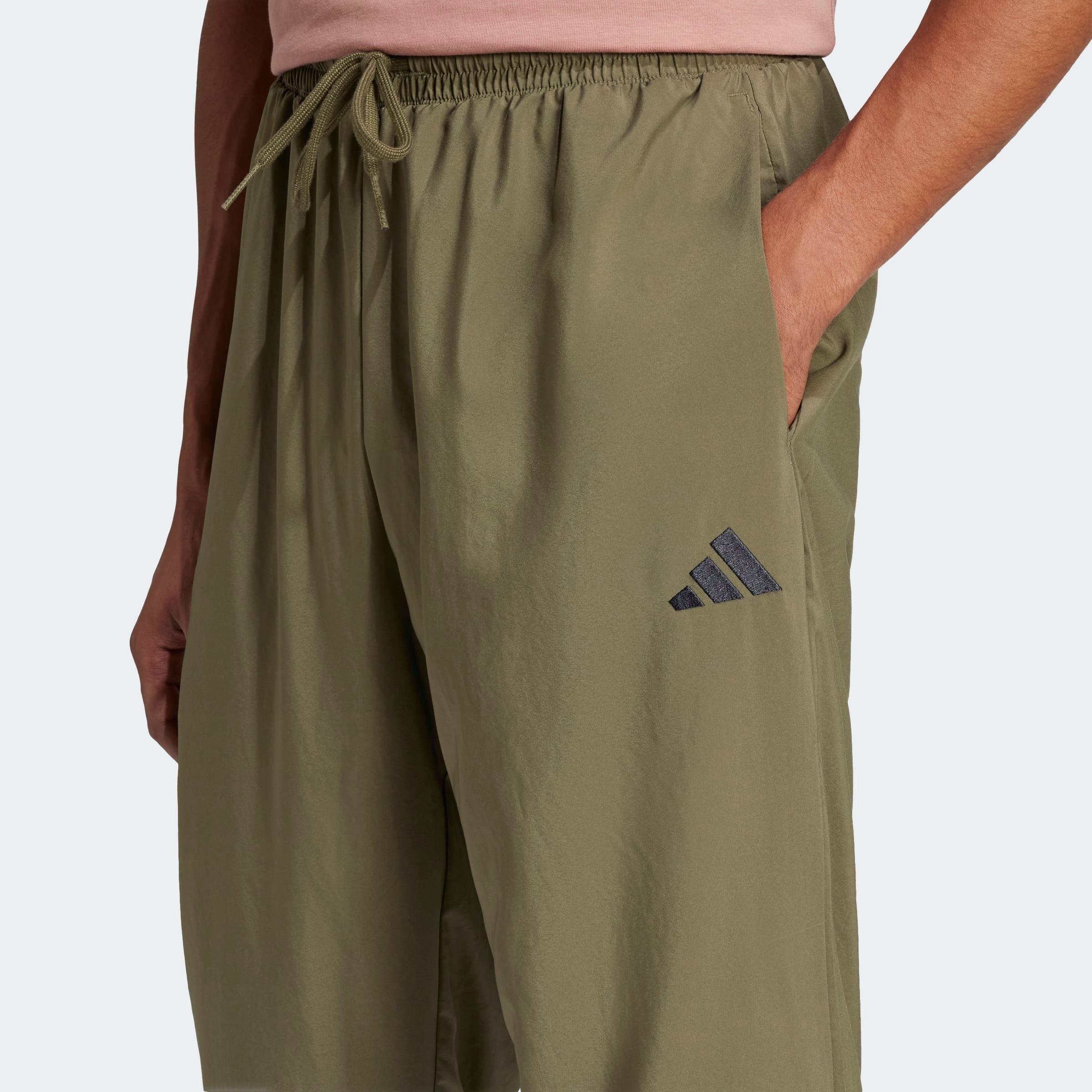 adidas Sportswear Sporthose ESSENTIALS KLEINES LOGO STANFORD für Freizeitaktivitäten, mit praktischen Taschen, aus Polyester