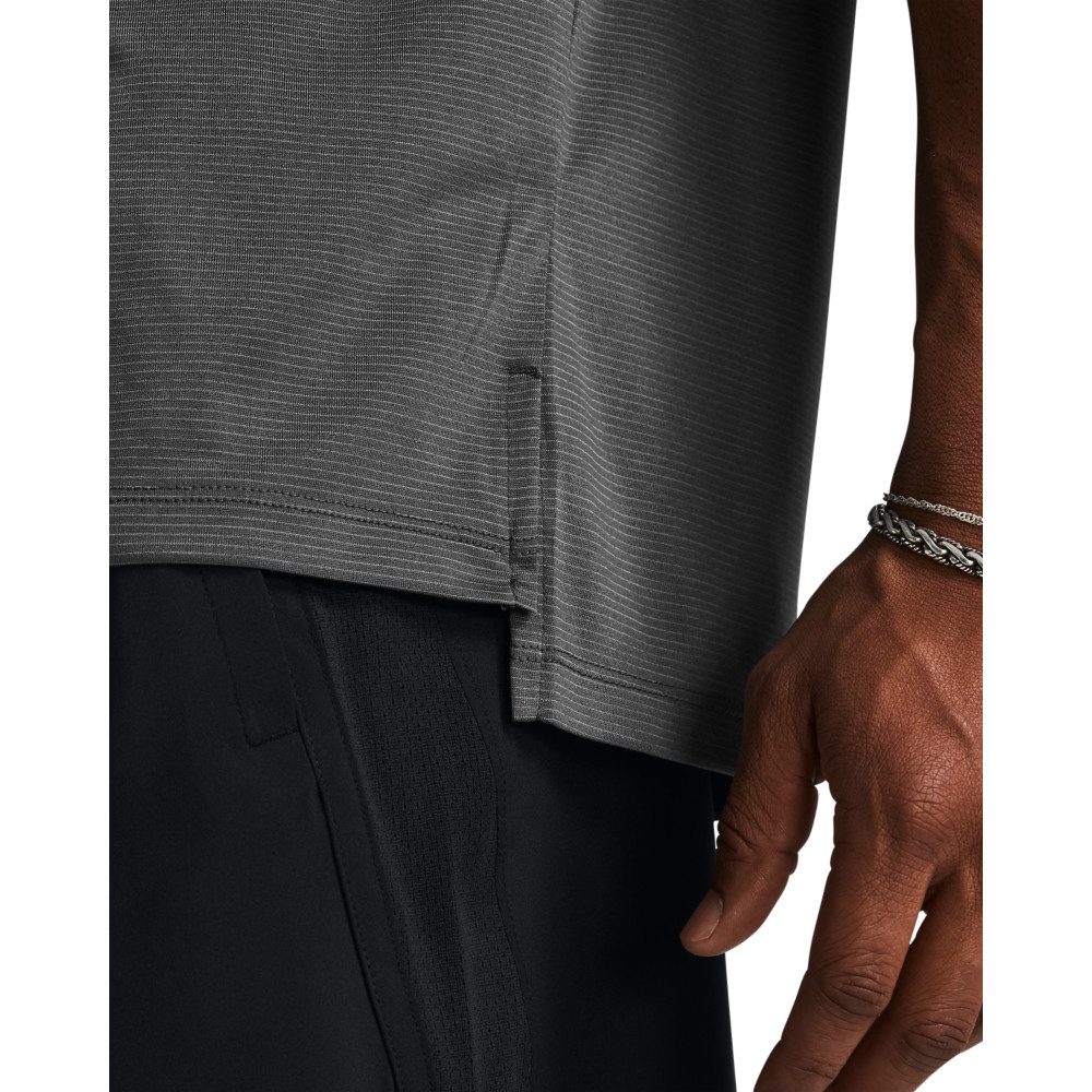 Under Armour® T-Shirt UA LAUNCH SHORTSLEEVE mit Rundhalsausschnitt, aus elastischem Material, Kurzarm