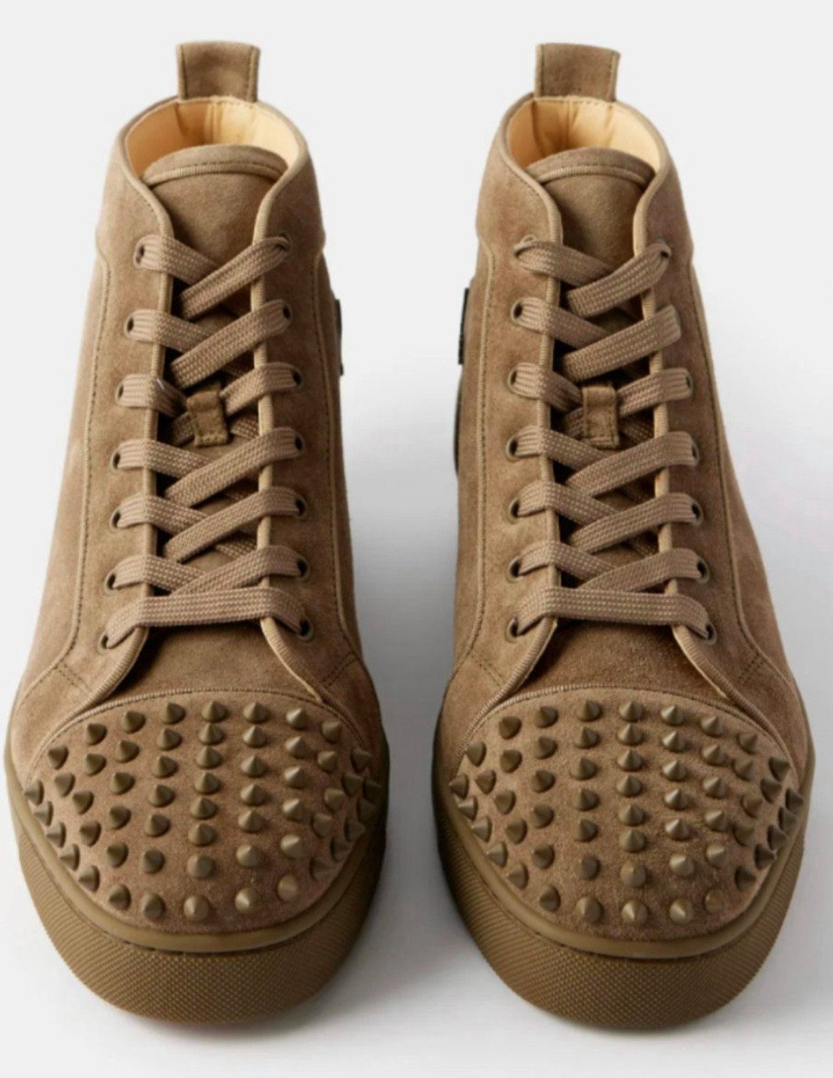 CHRISTIAN LOUBOUTIN Sneakers Louis Spikes Flat Suede Schuhe High Top Suede Turnschuhe Sneaker Signatur rote Gummisohle, mit Spike-Verzierungen