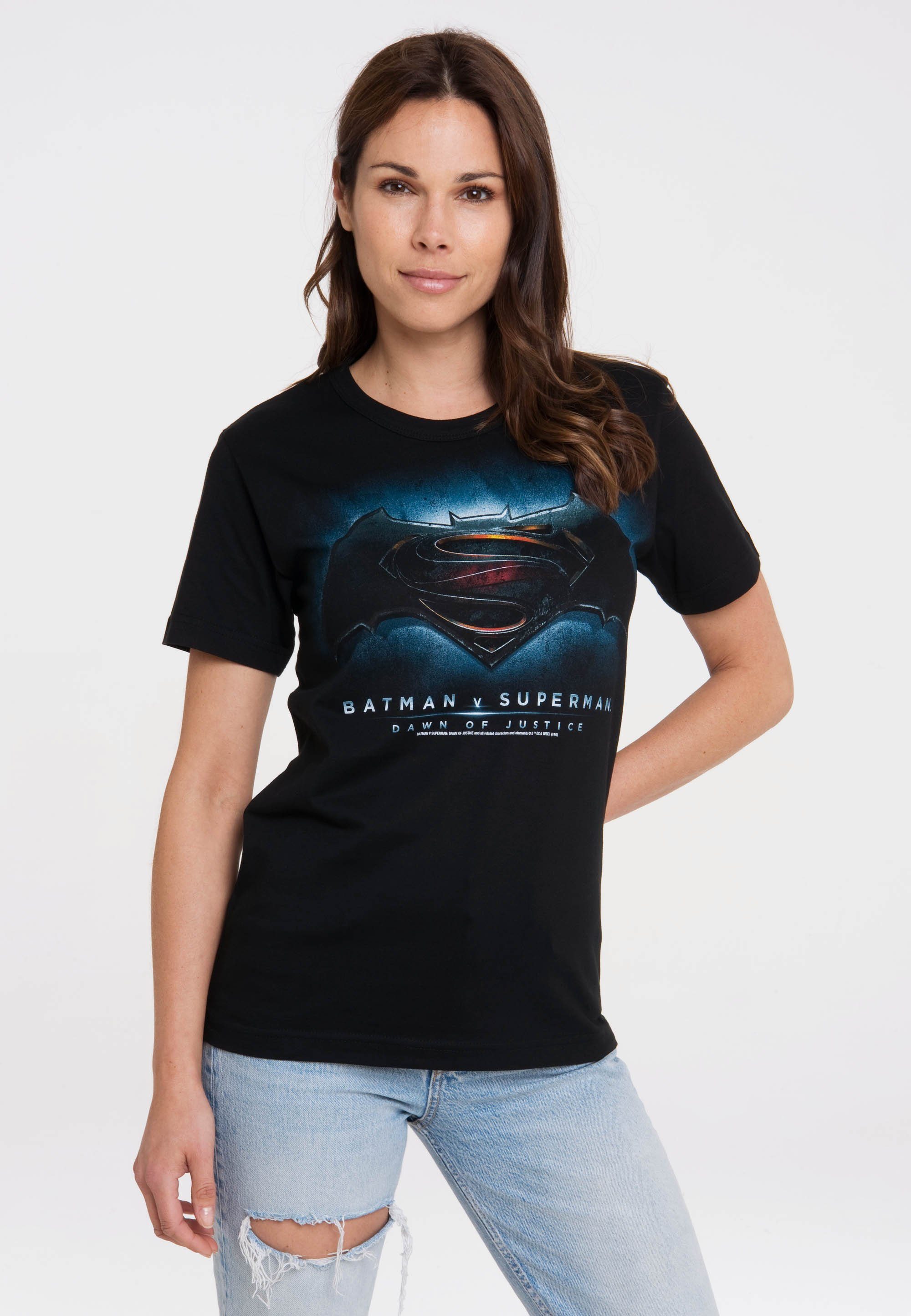 T-Shirt Superhelden-Print Batman v großem LOGOSHIRT Superman Justice mit -