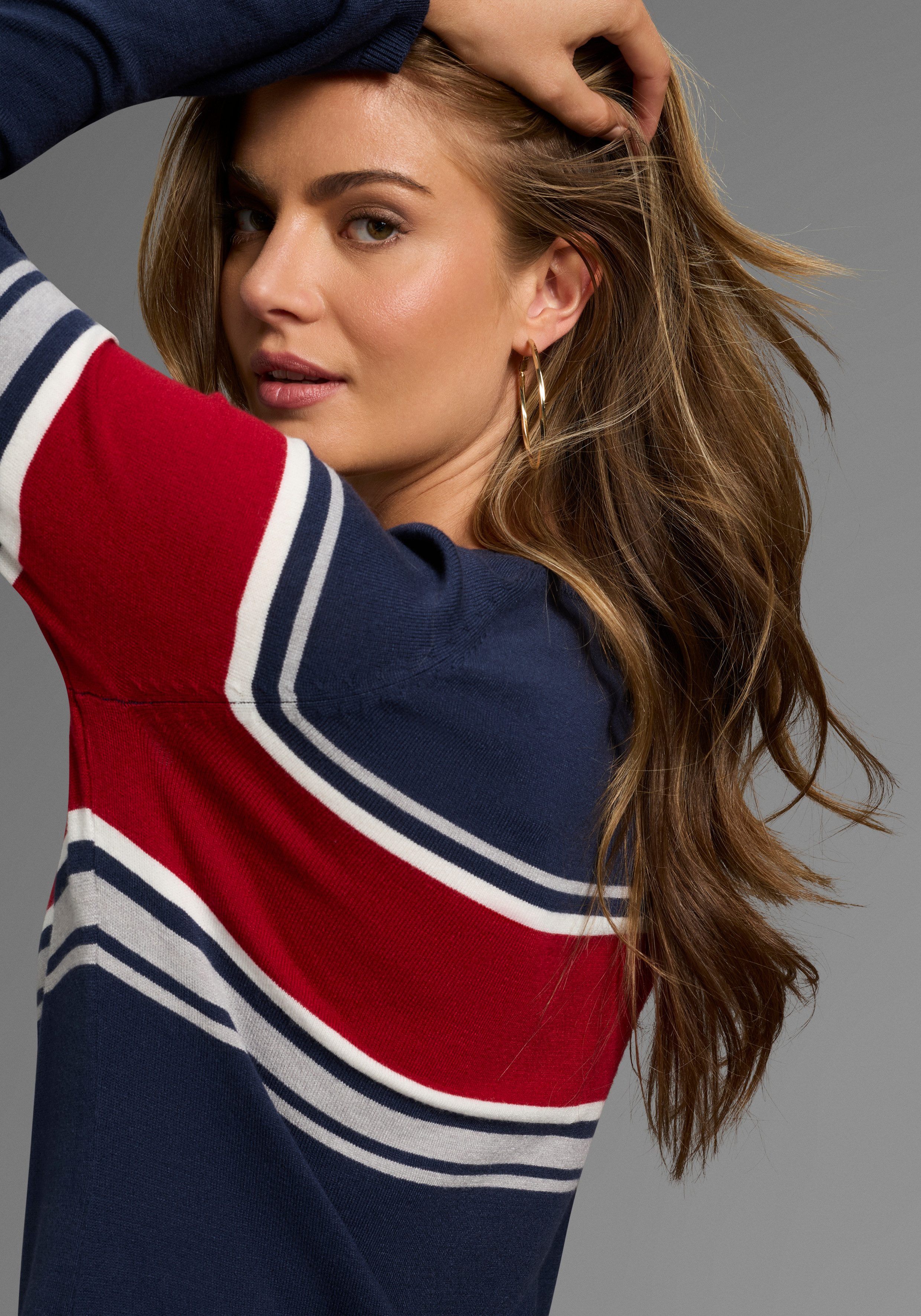 Laura Scott Strickkleid in figurnaher Form mit Zierstreifen. Reduzierter Preis € 32,99. Unverbindliche Preisempfehlung € 39,99, (€ 32,99 pro 1 Stk)