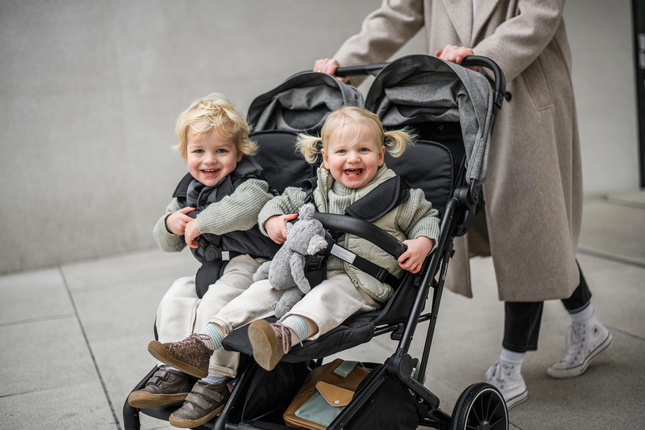 BabyGo Zwillingsbuggy Zwillingskinderwagen GOTwice, mit drei schwenkbaren Vorderrädern – Bild 5 von 5