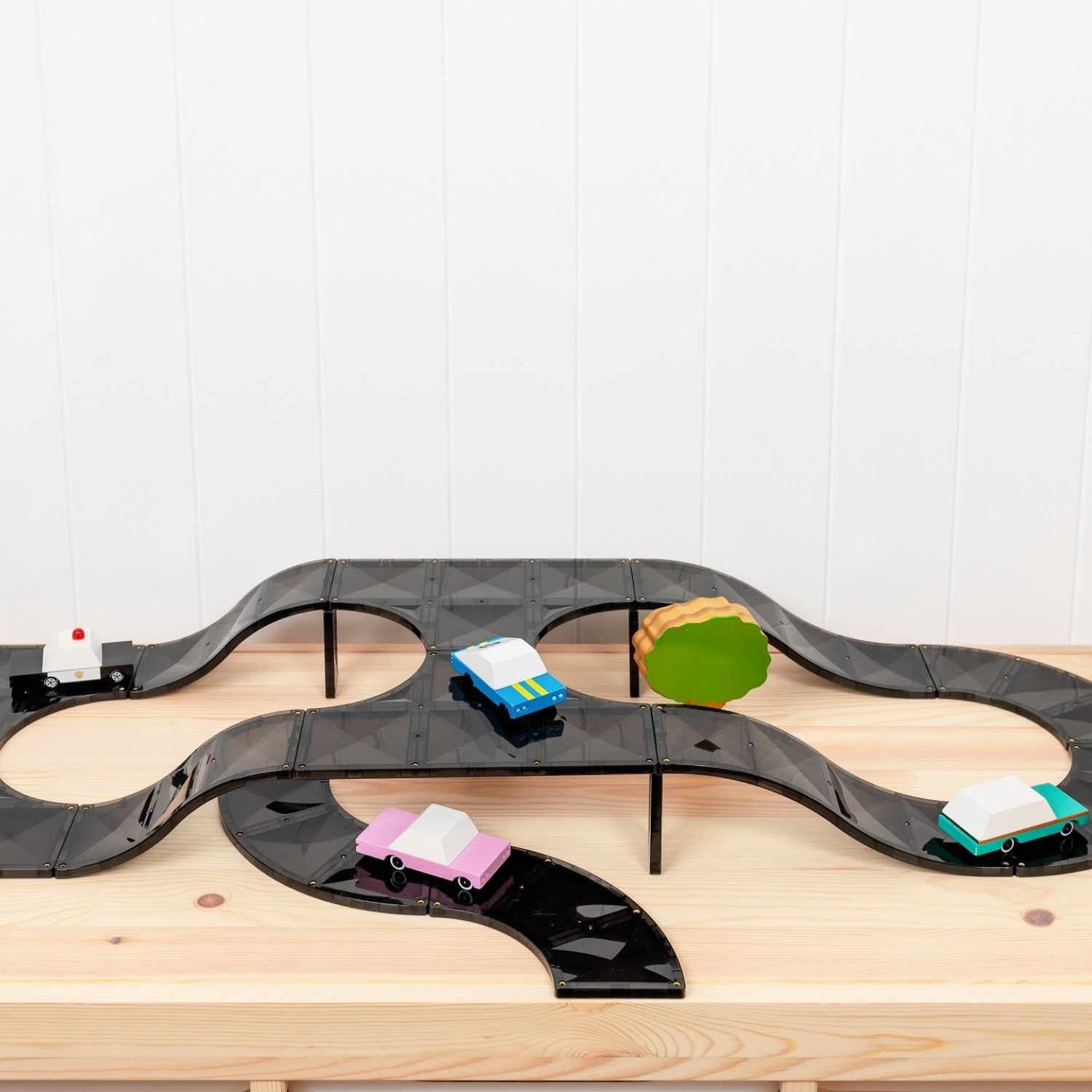Connetix 16-teiliges Magnetbau-Set mit Rampen, Kreuzungen und Kurven, schwarz Magnetspielbausteine