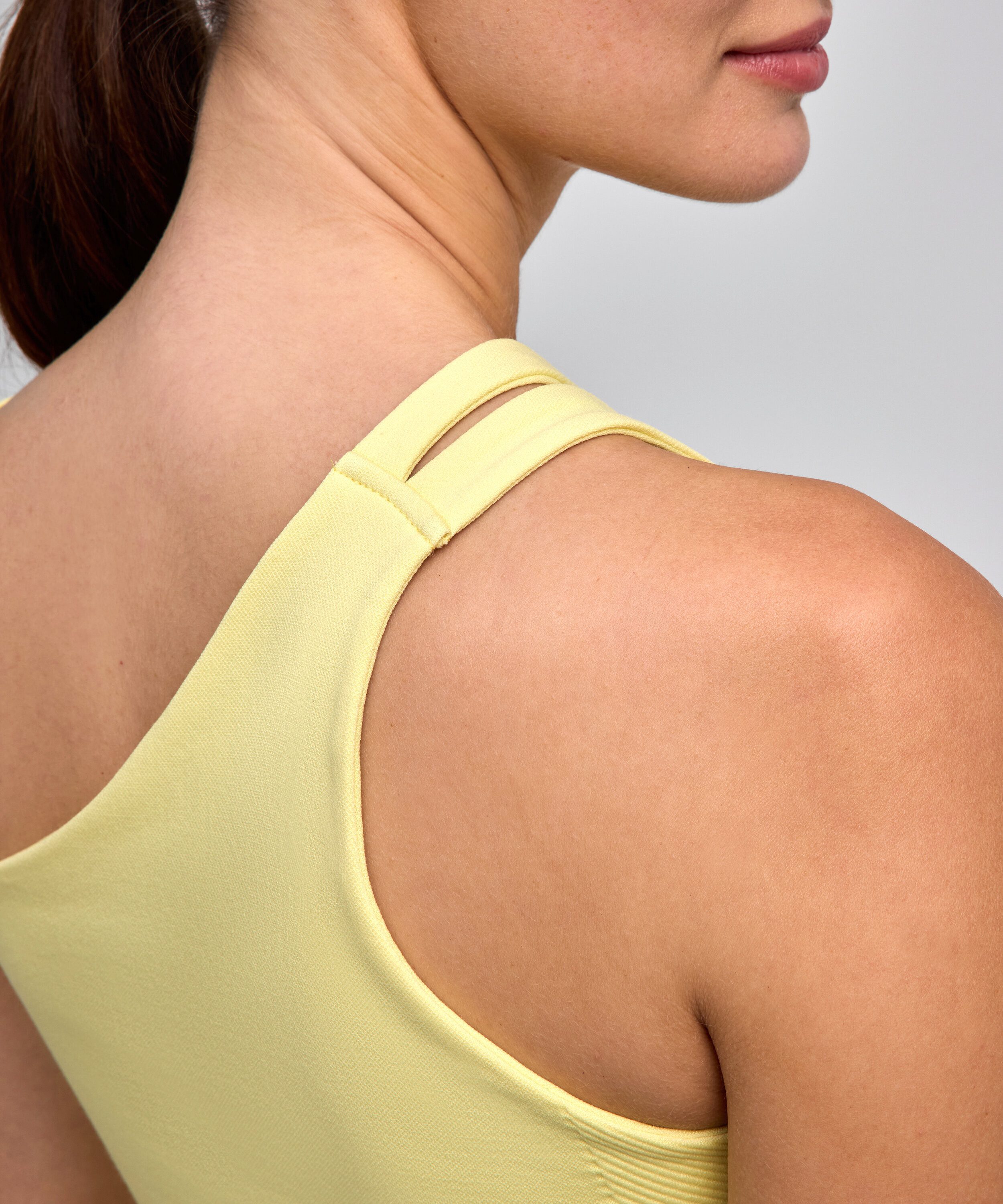 FALKE Yogashirt Top Tank Top aus atmungsaktivem Material (1-tlg., 1) aus atmungsaktivem Material