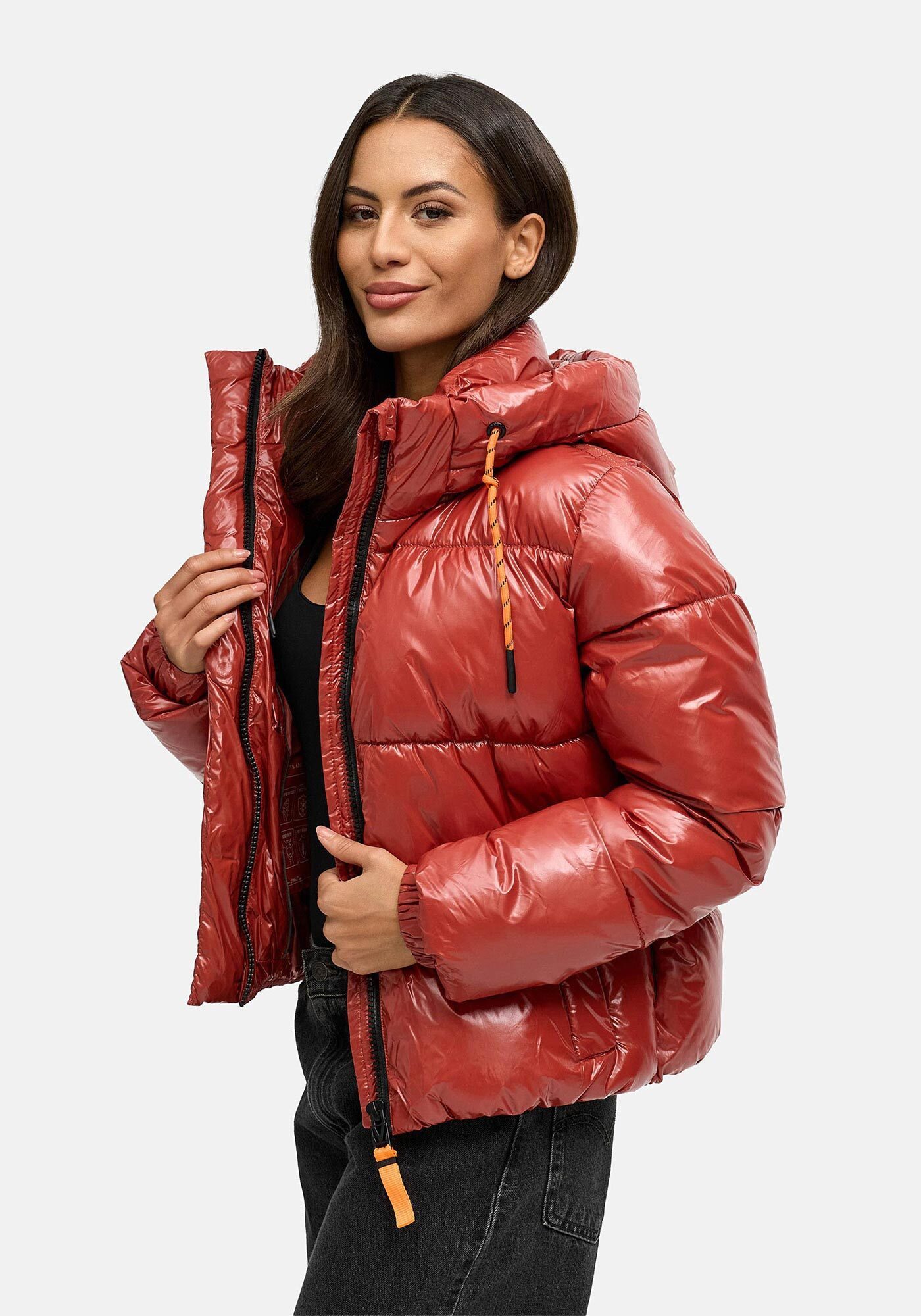 Marikoo Winterjacke Skyraa Leicht glänzendes Obermaterial mit moderner Steppung