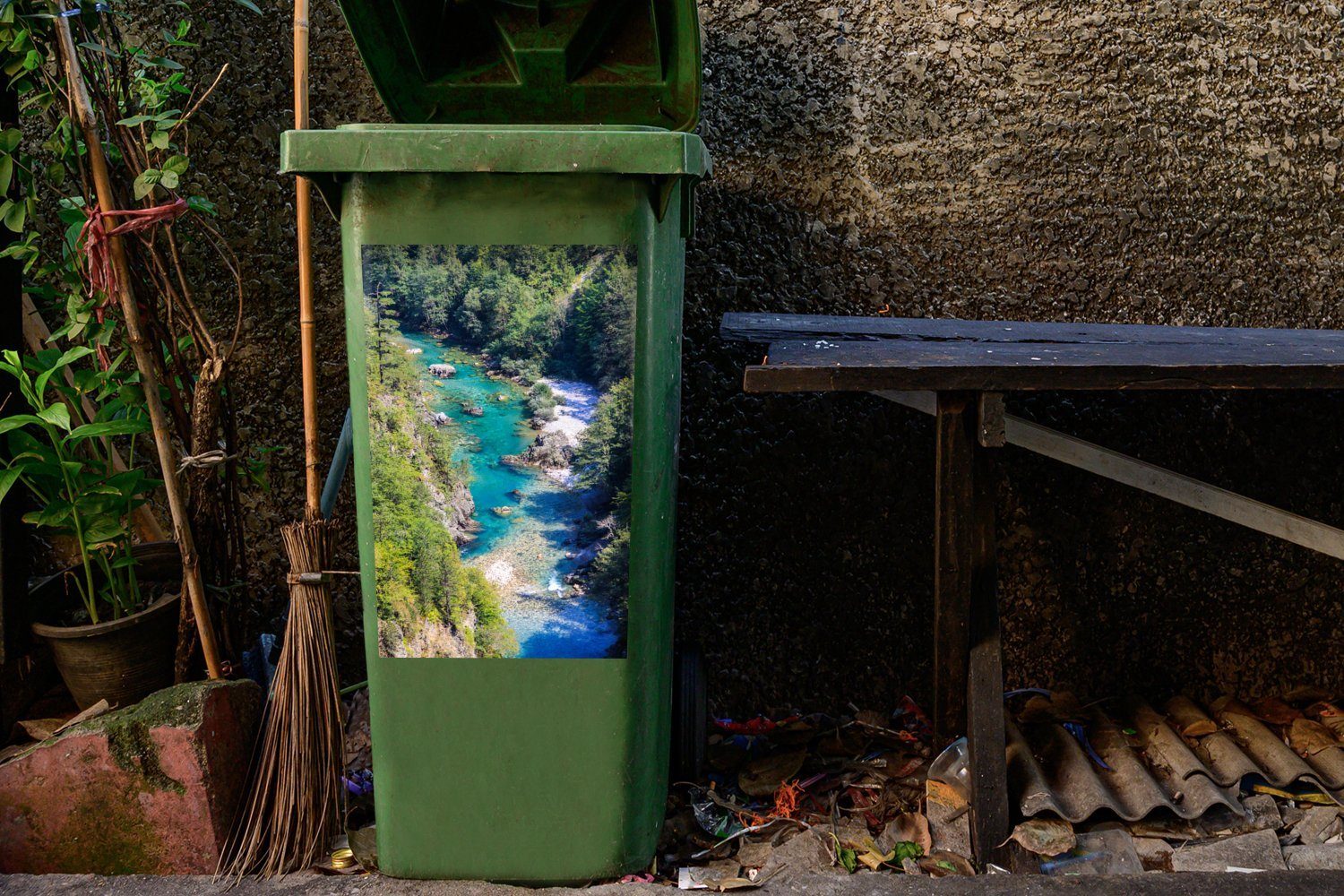 im Container, Tara Montenegro in Durmitor-Nationalpark Wandsticker St), (1 Der Sticker, MuchoWow Fluss Abfalbehälter türkisfarbene Mülltonne, Mülleimer-aufkleber,