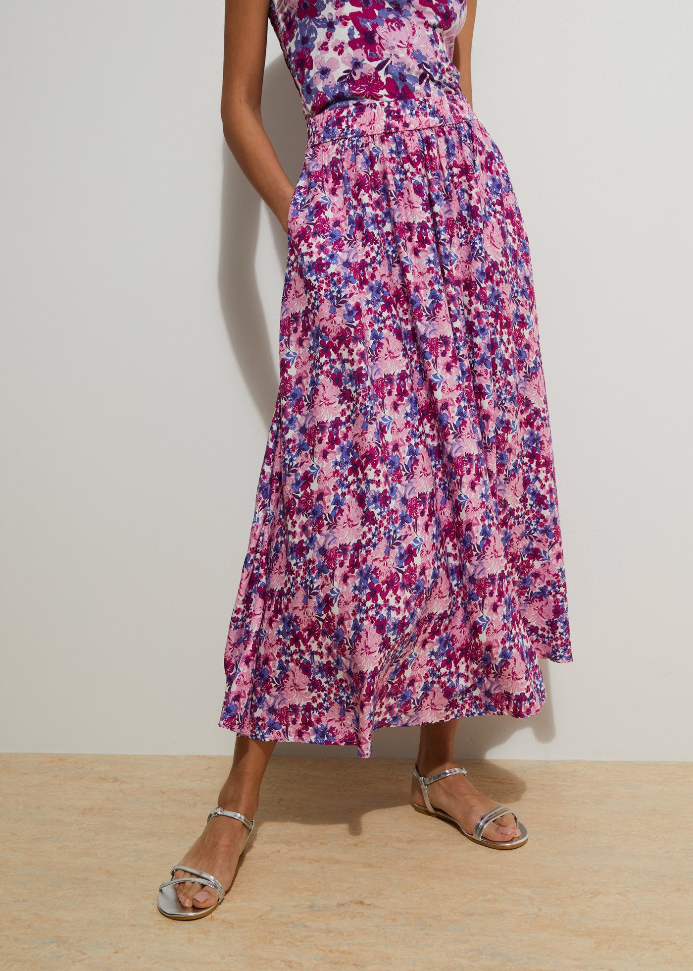 bonprix Sommerrock mit floralem Muster und aus weich fließender Viskose