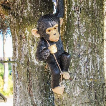colourliving Gartenfigur Affe Figur Deko Figur Affe am Seil Schimpanse, (Wildlife Serie), 54 cm, handbemalt, realistische Darstellung, zum Aufhängen