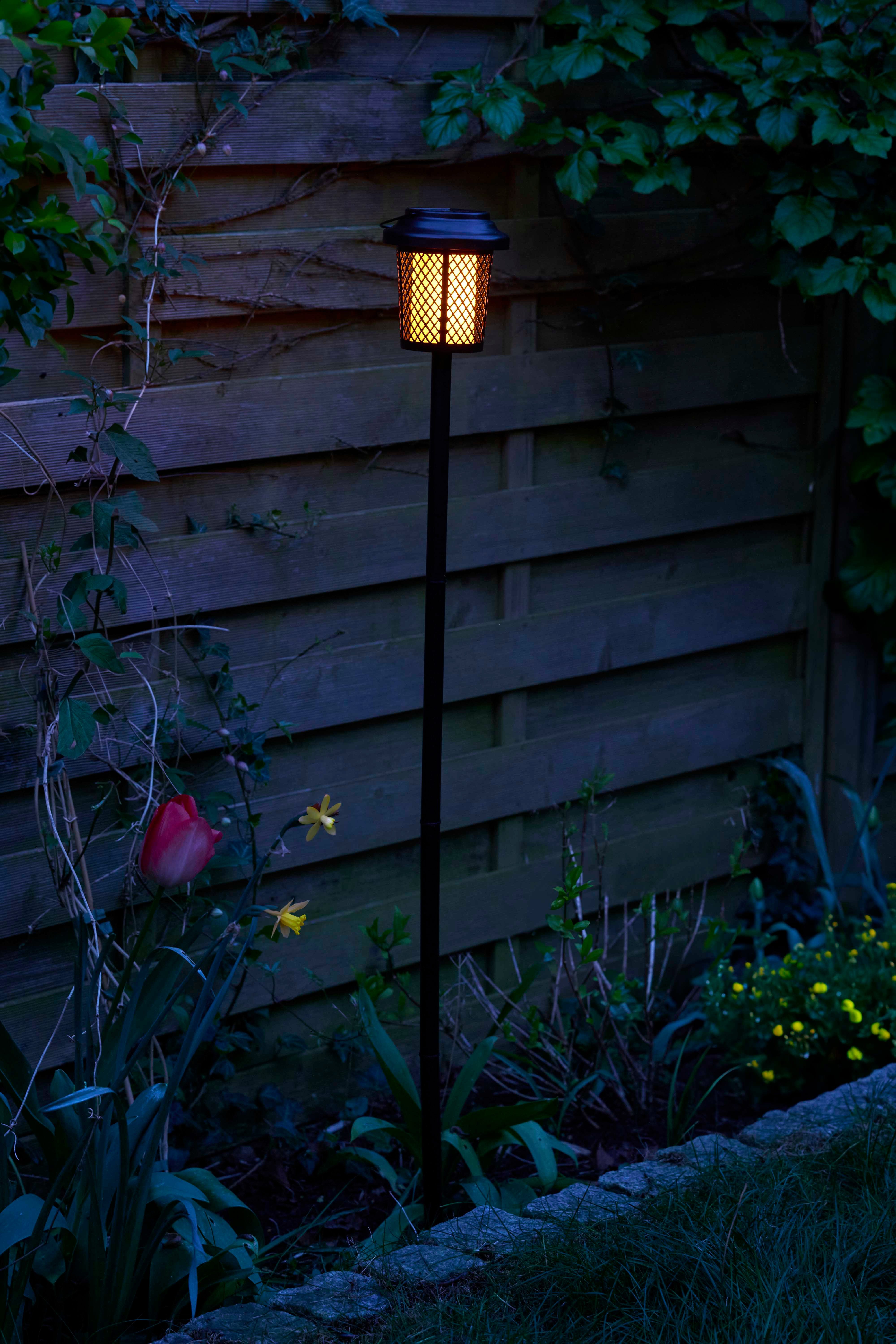 Northpoint LED Gartenleuchte Solarleuchte Dämmerungssensor 120cm wetterfest Flammeneffekt