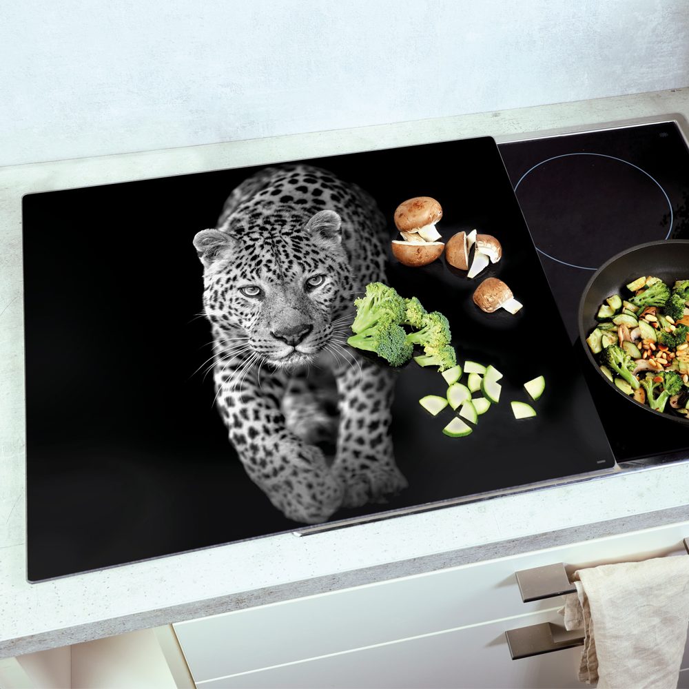 KESPER® Schneide- und Abdeckplatte Multi-Glasschneideplatte, Leopard, ESG-Sicherheitsglas, (1 tlg), 6 rutschhemmende Gummifüße, aus gehärtetem Sicherheitsglas