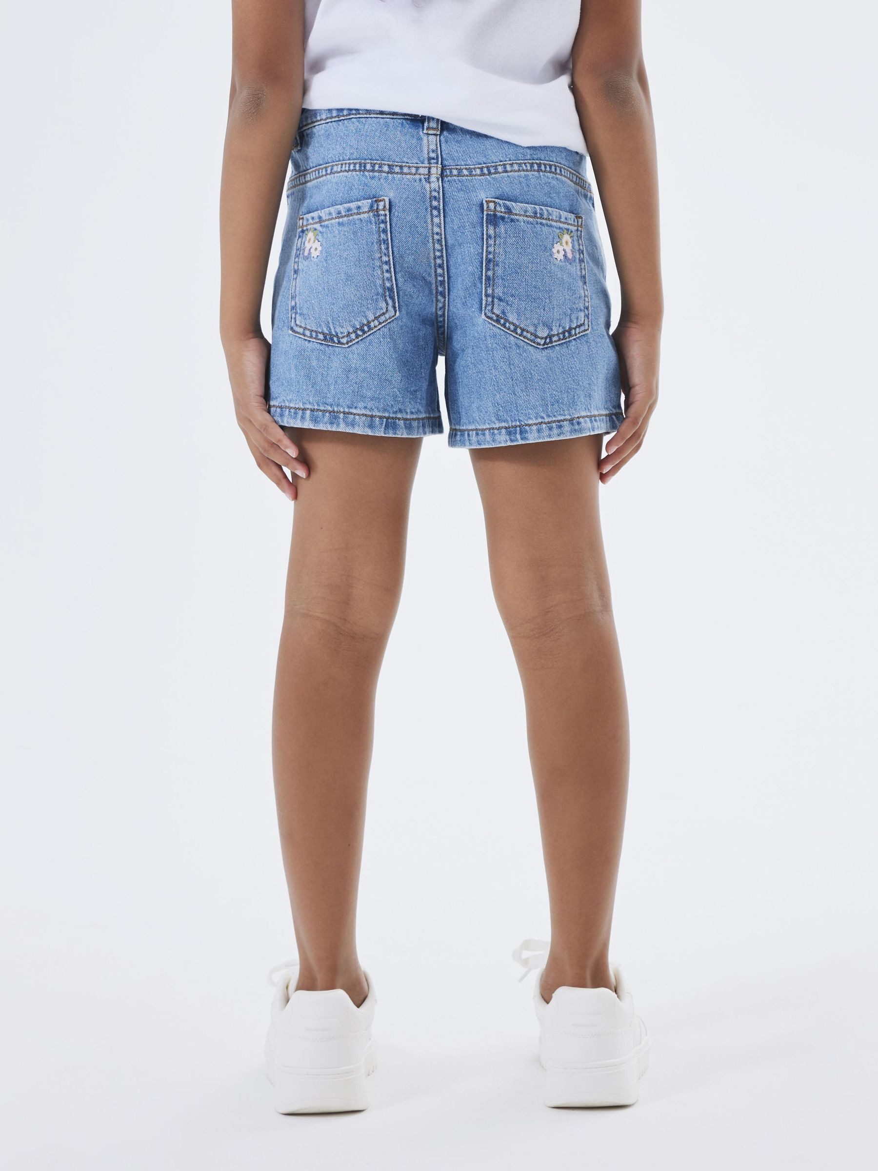 Name It Jeansshorts NKFBELLA REG DNM SHORTS 3674-BE NOOS Baumwolle, verstellbarer Bund, bestickte Details