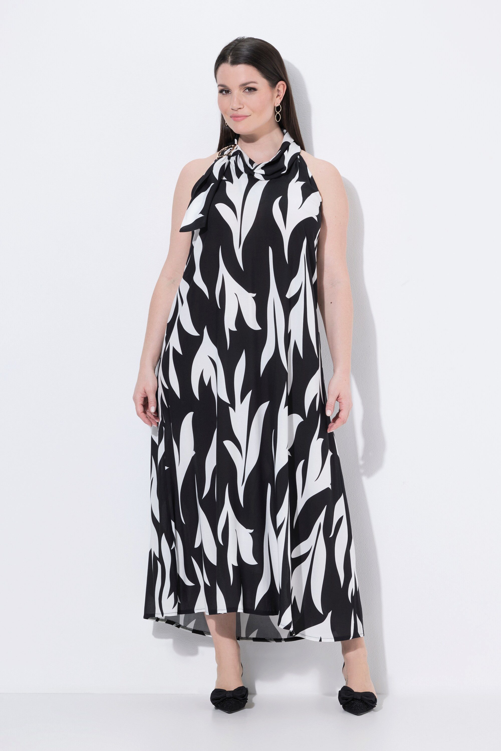 Ulla Popken Jerseykleid Maxikleid Blätter Stehkragen Zierspange ärmellos