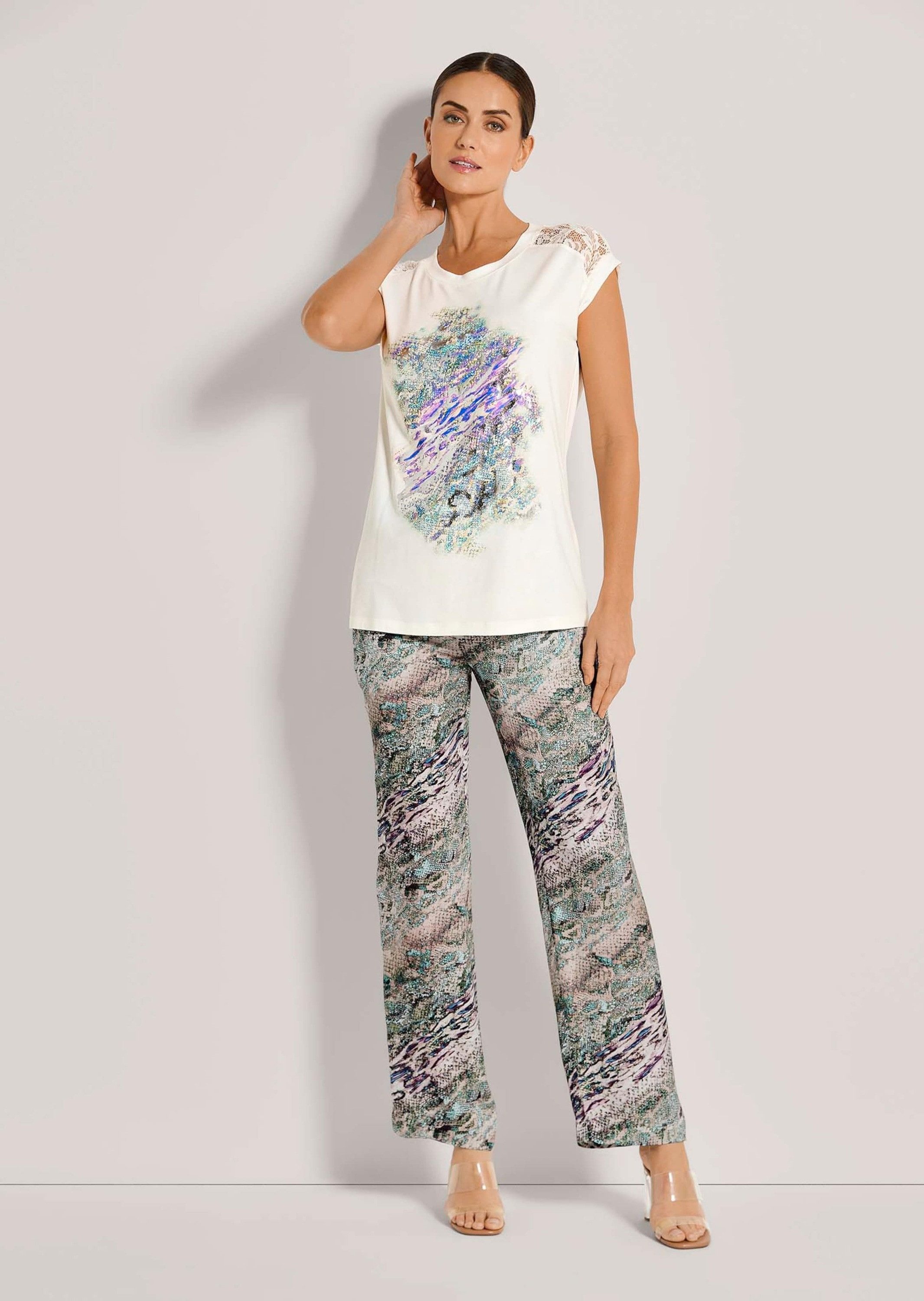MADELEINE Kurzarmshirt Sommerliches Oberteil mit Spitzenakzent Taillierte R günstig online kaufen