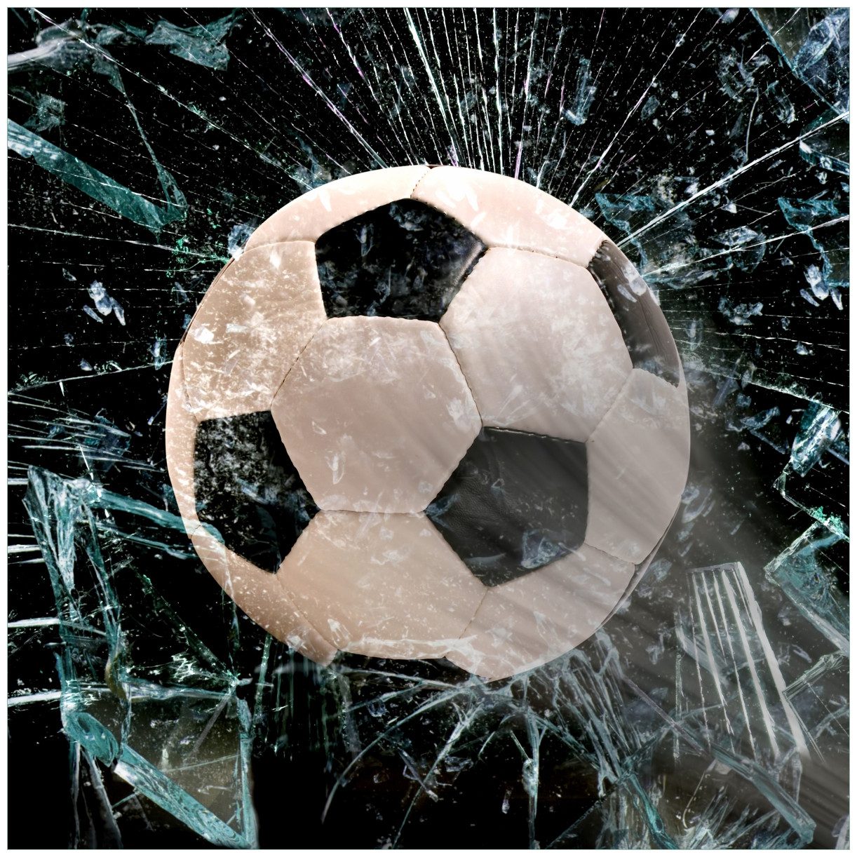 Wallario Möbelfolie Fußball - im Fenster, Splitter und Glas