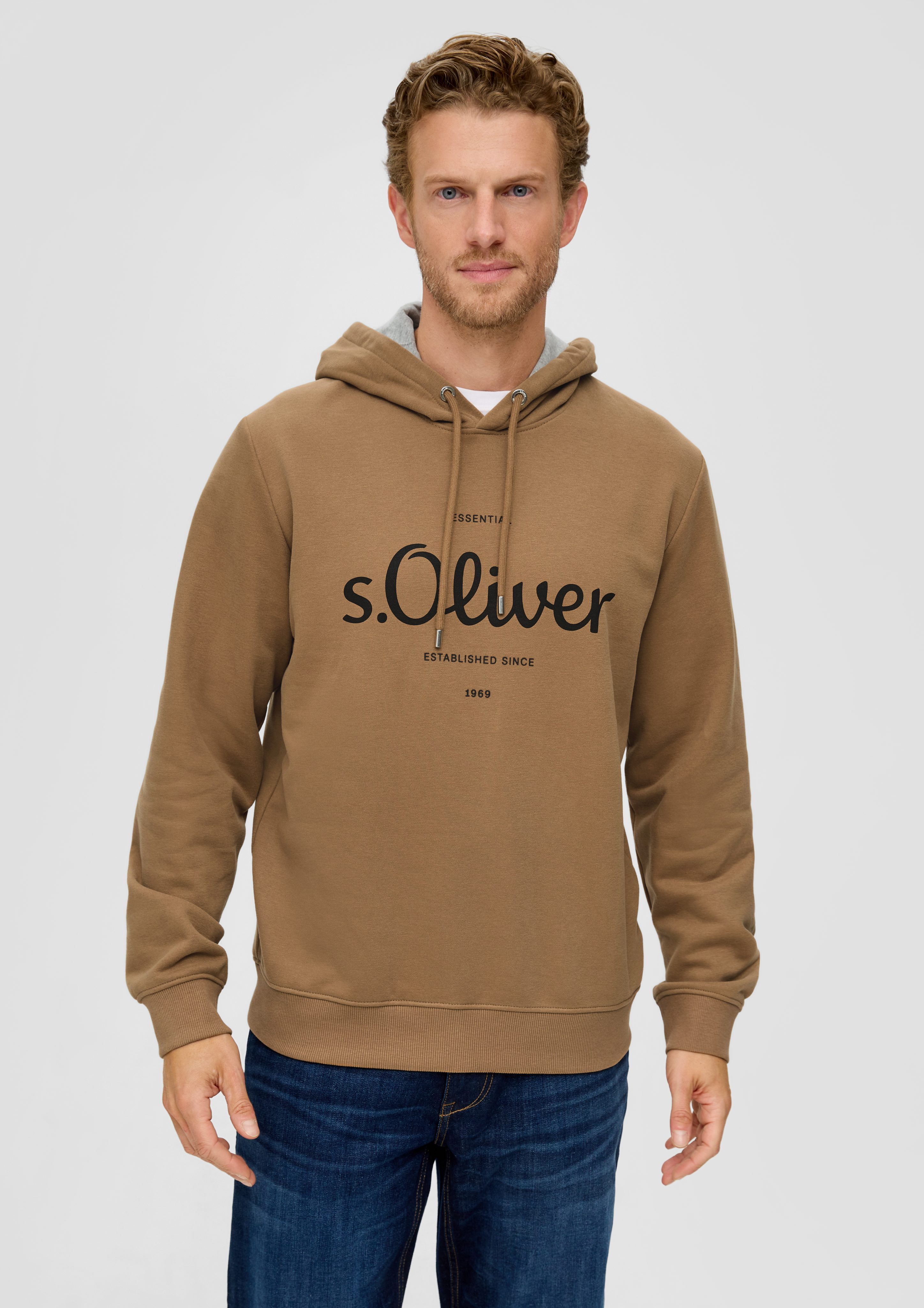 s.Oliver Sweatshirt Logo-Hoodie in Sweat-Qualität Logo sandstein