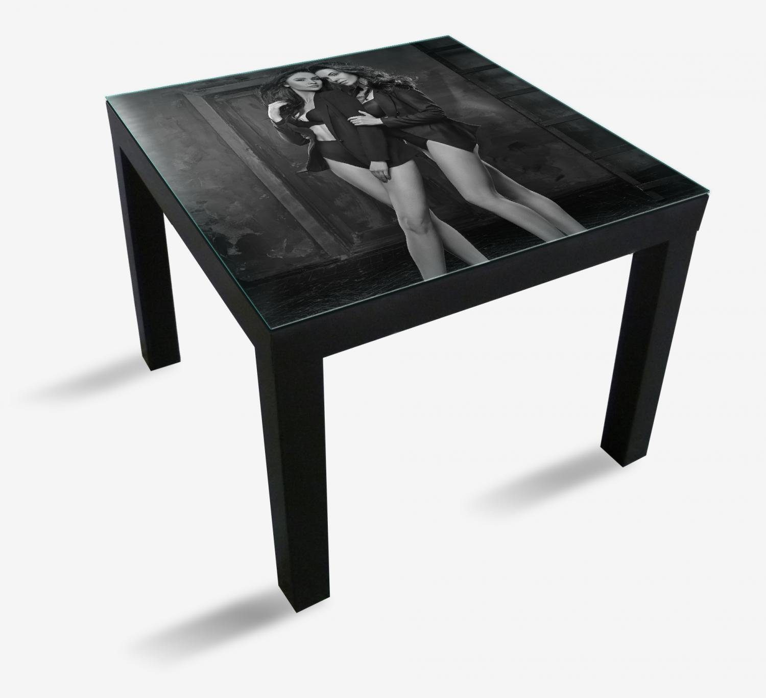 Wallario Tischplatte Lesben-Erotik: Zwei sexy Damen als elegant gekleidete Schönheiten (1 St), für Ikea Lack Tisch geeignet