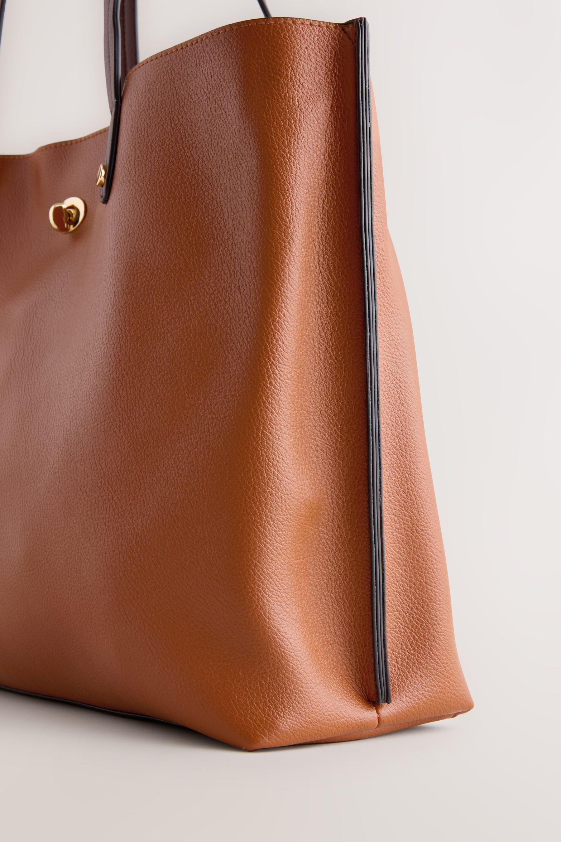 Next Schultertasche Handtasche mit Anhänger (1-tlg)