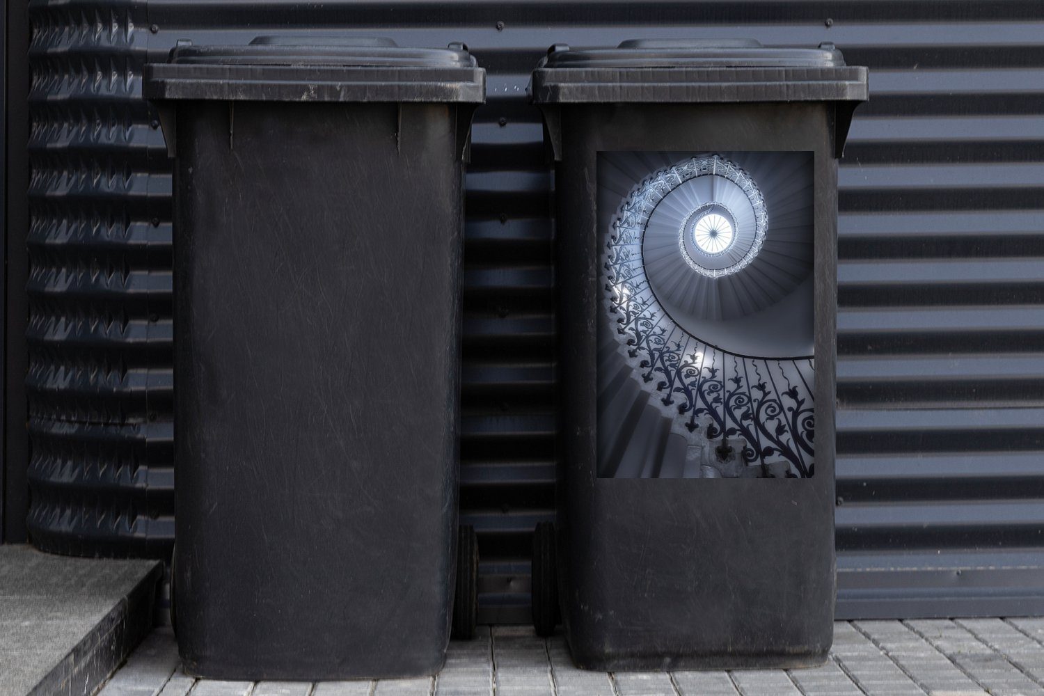 Spirale (1 St), - Mülltonne, MuchoWow Container, Abfalbehälter Treppe Architektur Wandsticker Sticker, Mülleimer-aufkleber, -