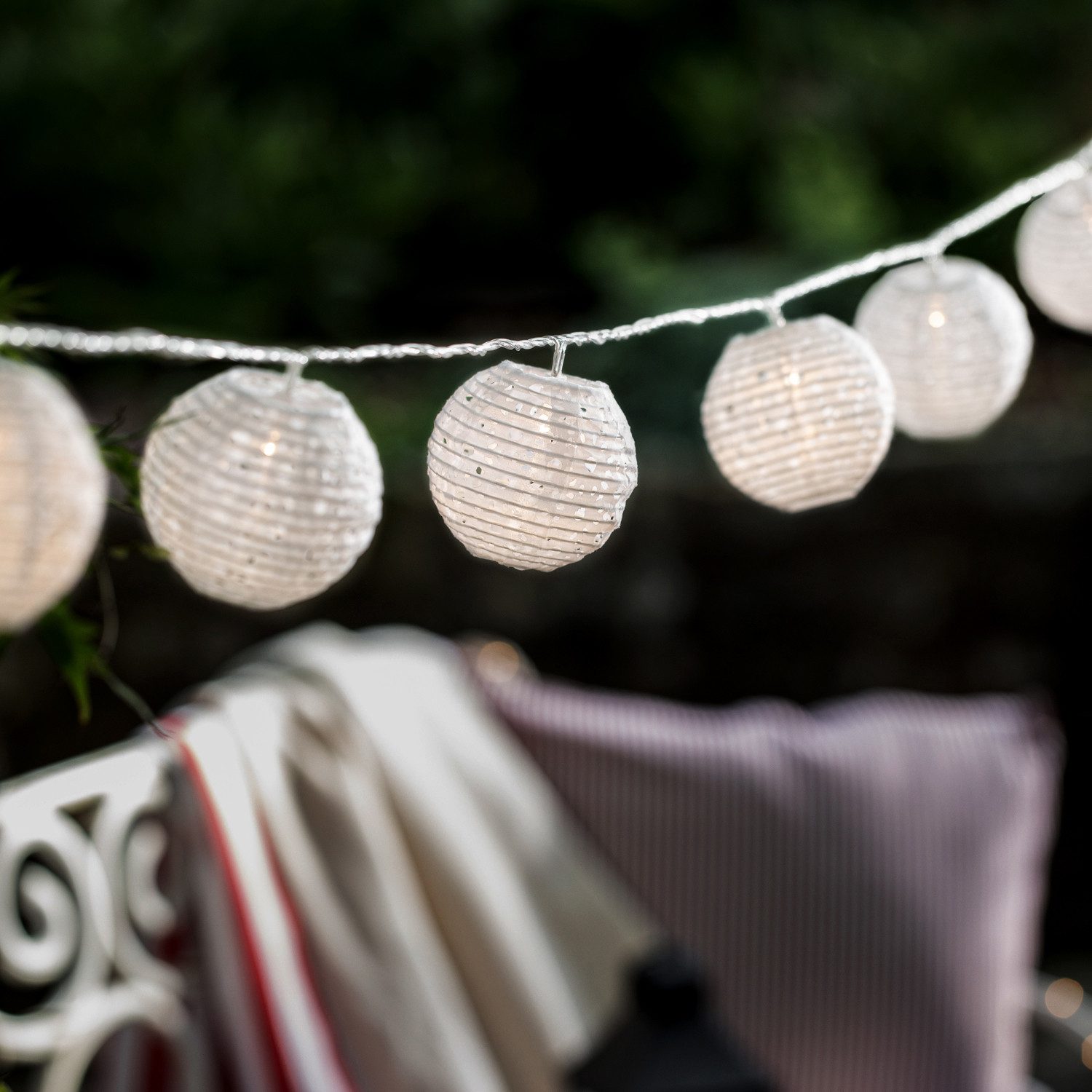 Lights4fun LED-Lichterkette 20er Lampion Lichterkette Cut-Out Muster koppelbar wetterfest