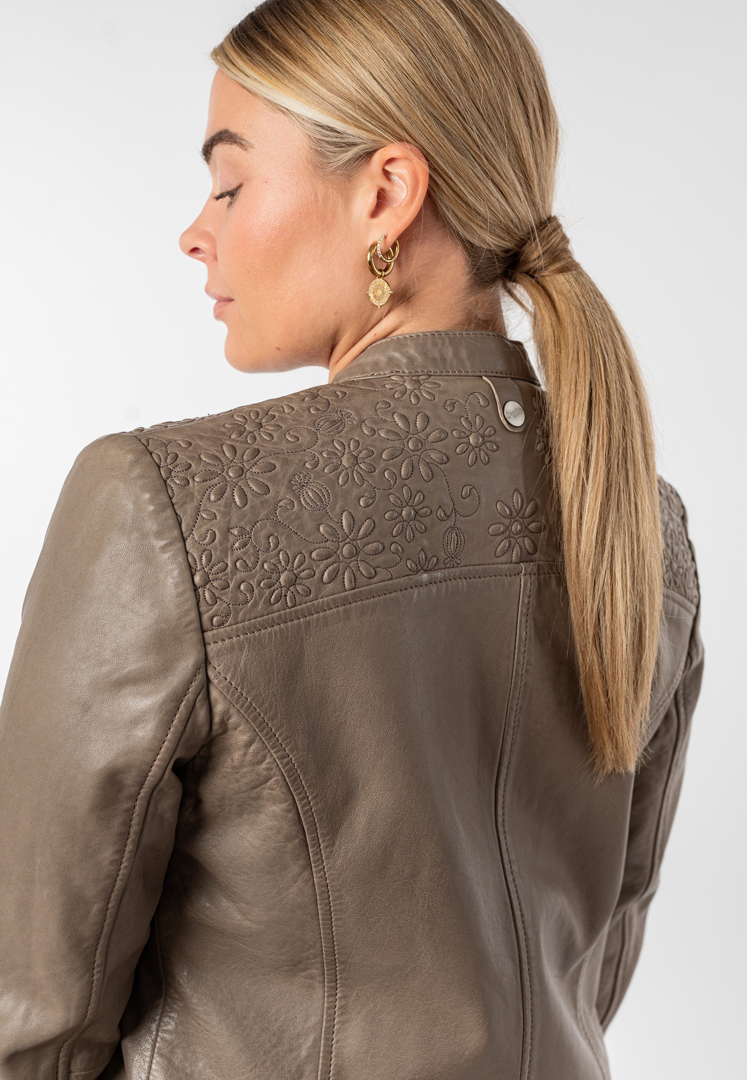 Mauritius Lederjacke MWMabou Bikerjacke mit dekorativer Schulterpartie – Bild 3 von 5