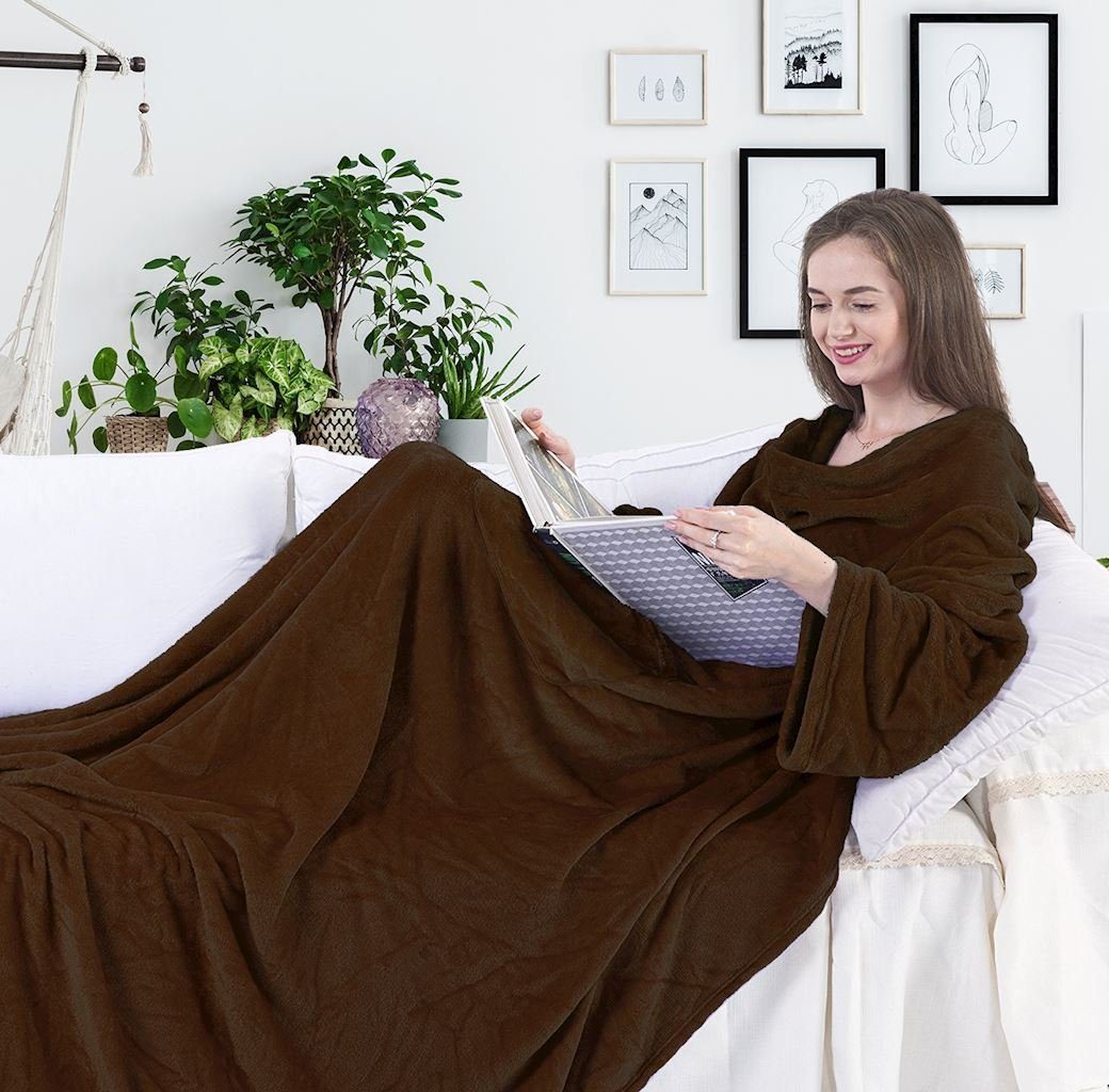 Tagesdecke Ärmeldecke Lazy - TV Blanket mit Ärmeln und aufgenähten Taschen, DecoKing, Tragbare Kuscheldecke brown