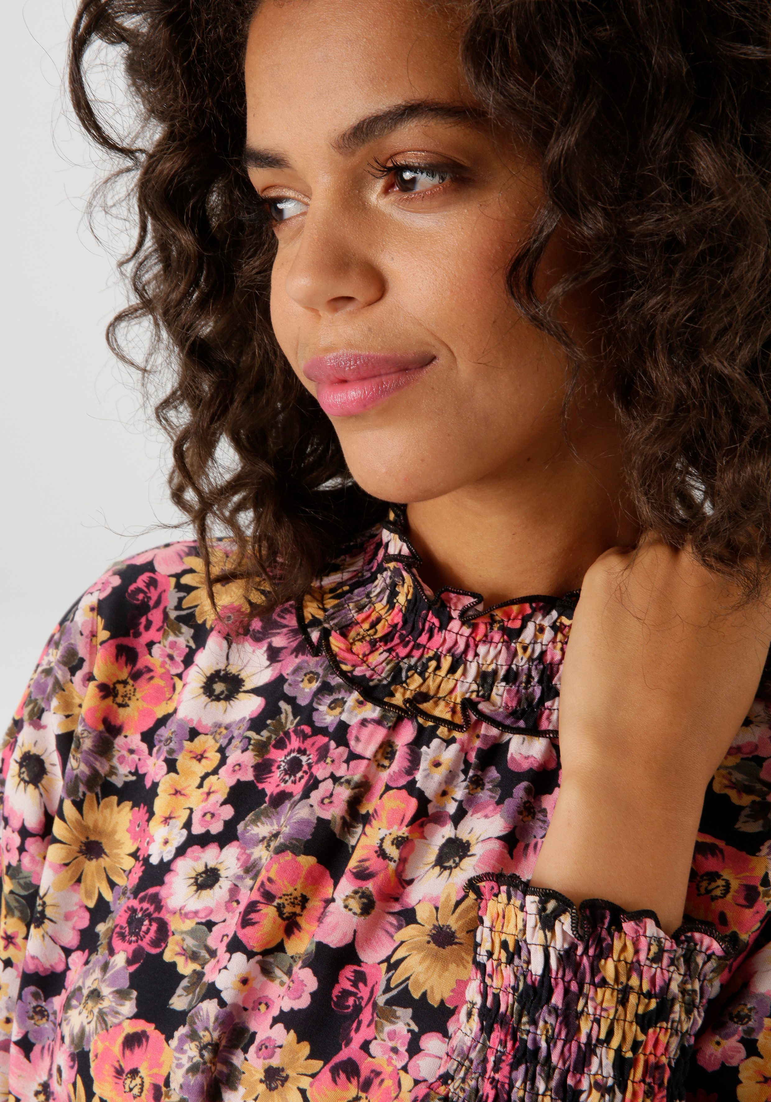 Aniston CASUAL Schlupfbluse mit romantischen, farbenfrohen Blüten bedruckt