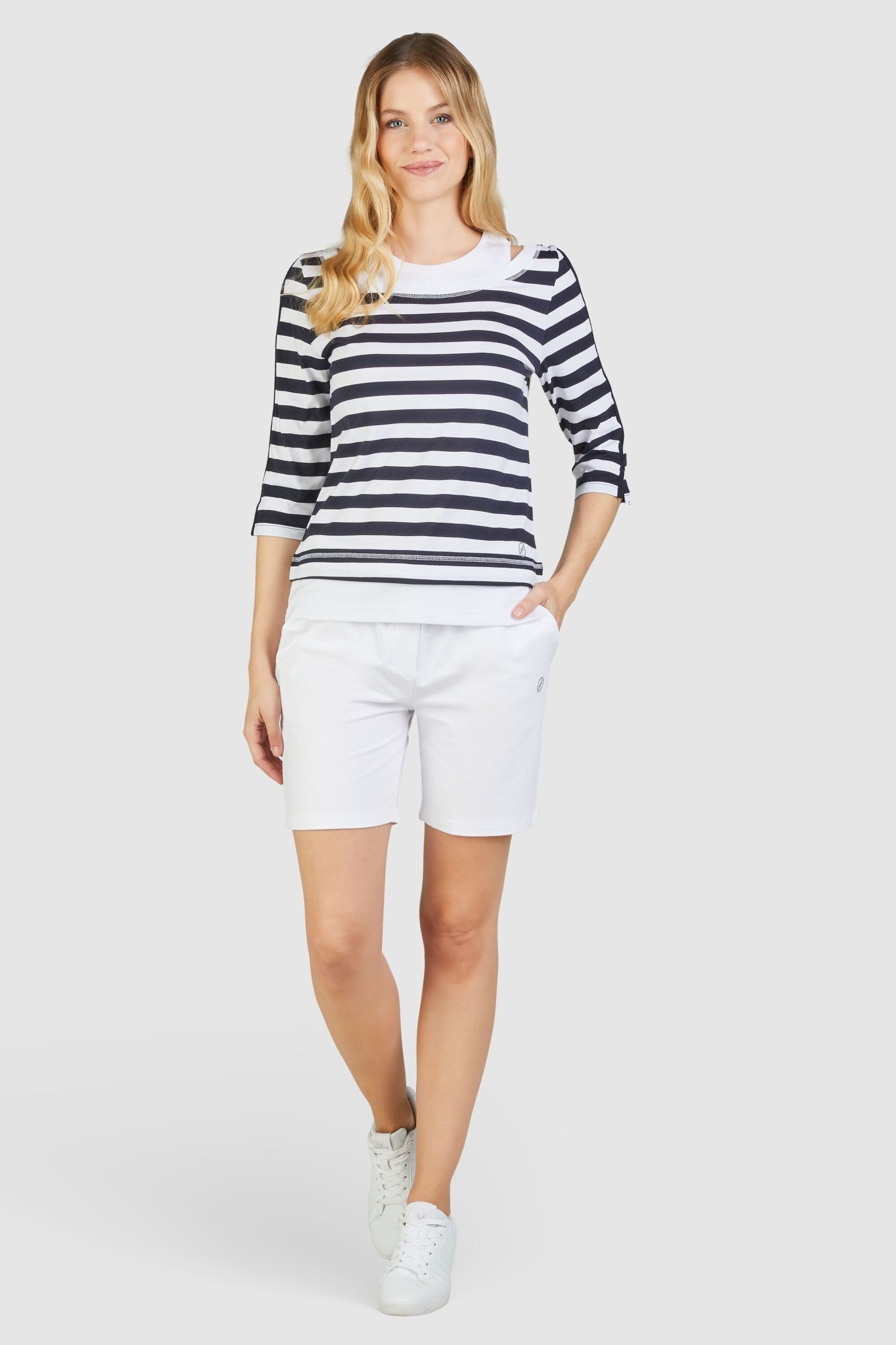 NAVIGAZIONE Rundhalsshirt mit 2-in-1 Optik