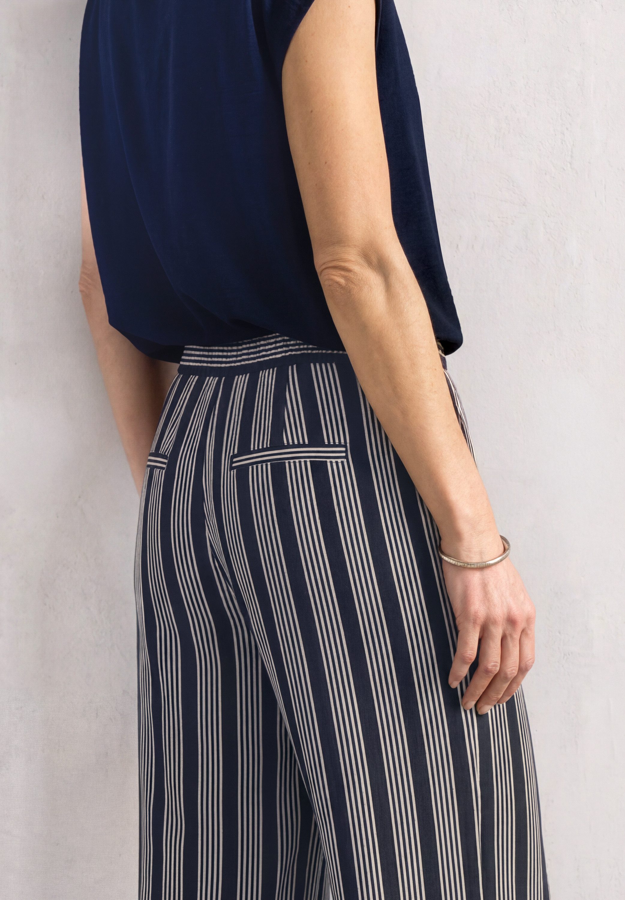 STREET ONE Stoffhose Style Emee Sommerhose im Loose Fit / mit Streifen