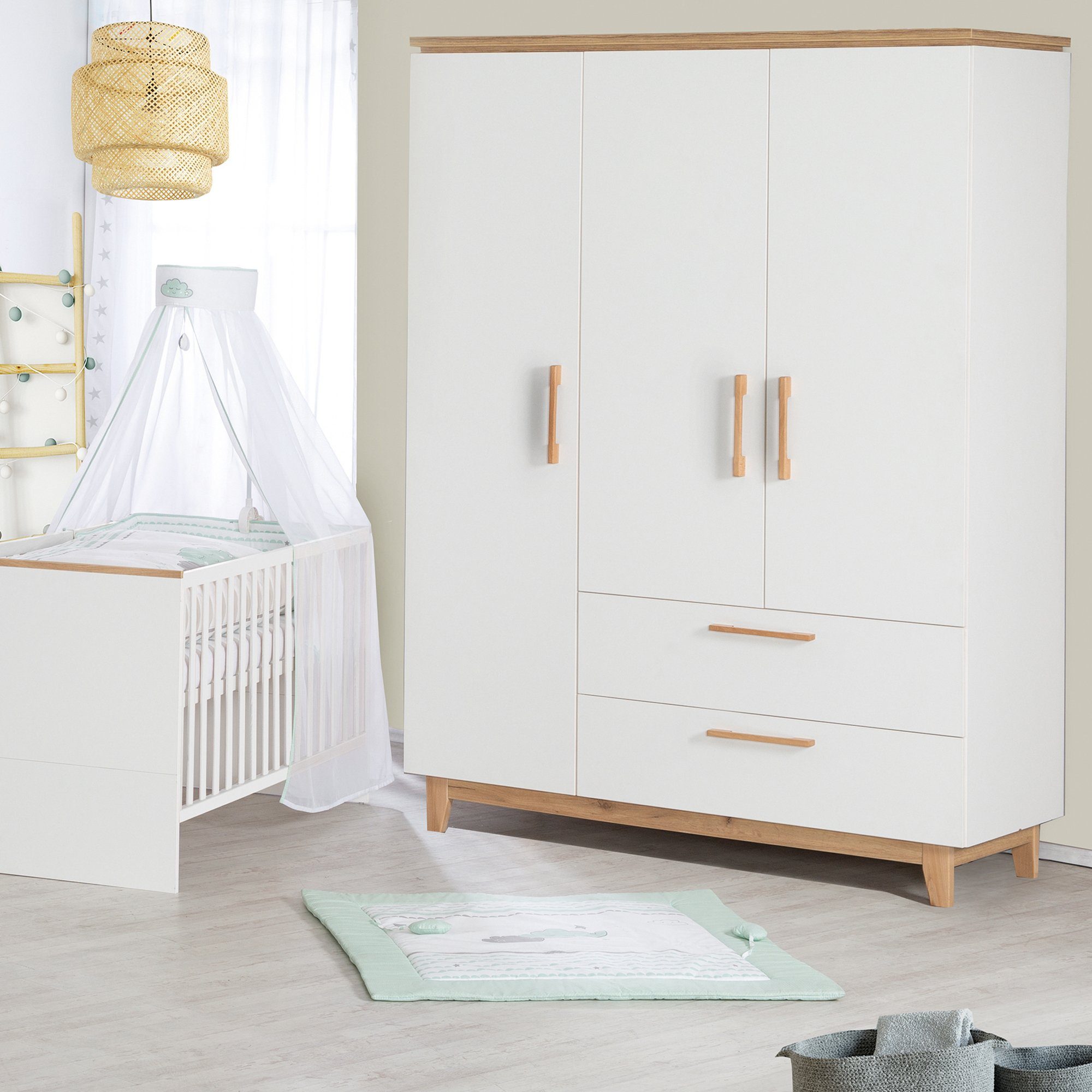 roba® Kinderkleiderschrank Finn 3-türiger Drehtürenschrank, mit Soft Close-Technik
