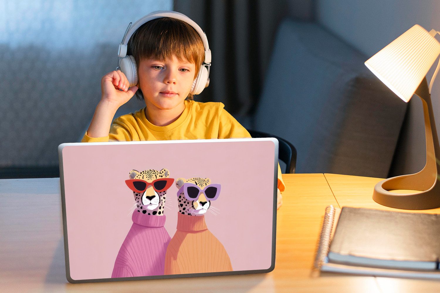 MuchoWow Laptop-Aufkleber Jagd auf Leoparden - Sonnenbrillen - Pullover, (1tlg), Laptop Folien Cover, Aufkleber, Sticker, Schutz vor Kratzern, 30x21 cm