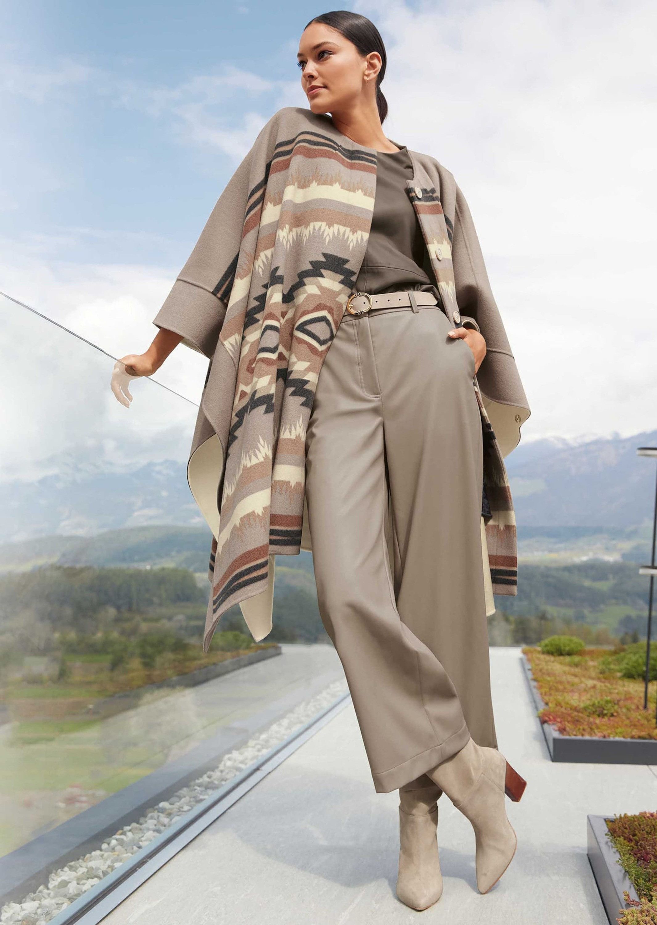 MADELEINE Poncho Doubleface-Cape mit Innenweste