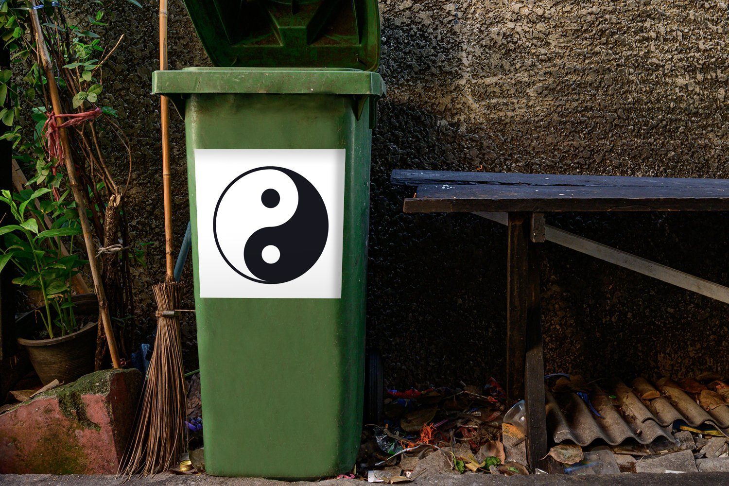 MuchoWow Wandsticker Eine traditionelle Illustration Abfalbehälter Container, Mülltonne, St), und Sticker, von Yin Yang (1 Mülleimer-aufkleber