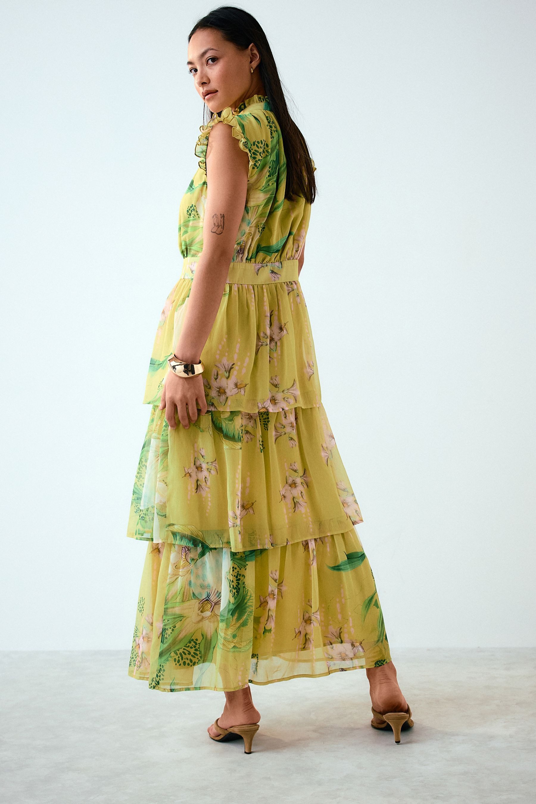 Next Maxikleid Hochgeschlossenes, gestufes Maxikleid mit Print (1-tlg)