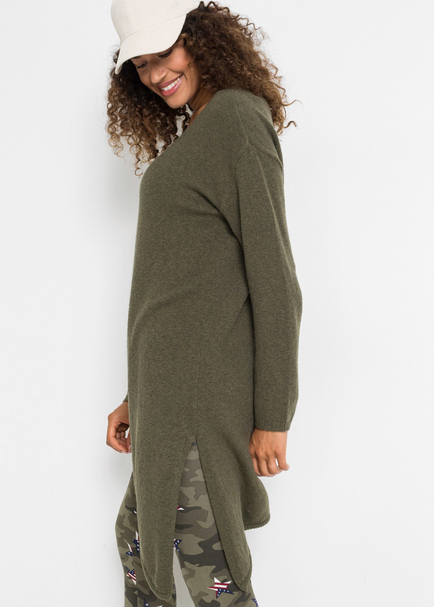 bonprix Strickpullover mit asymmetrischem Saum, Oversized Passform, tiefer V-Ausschnitt