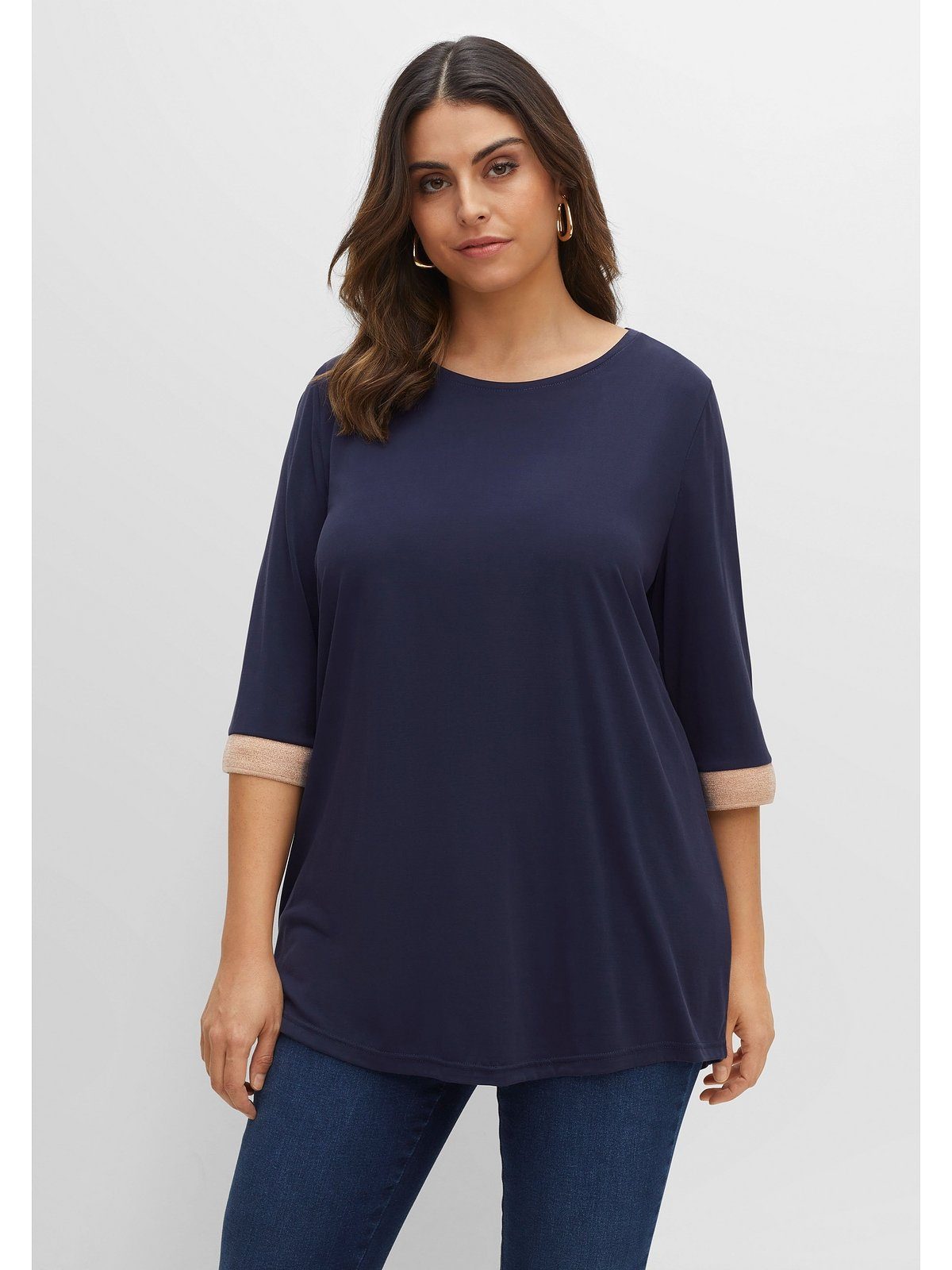 Sheego Longshirt Große Größen mit Glanzgarn am Ärmelsaum. Reduzierter Preis € 24,99. Unverbindliche Preisempfehlung € 45,99