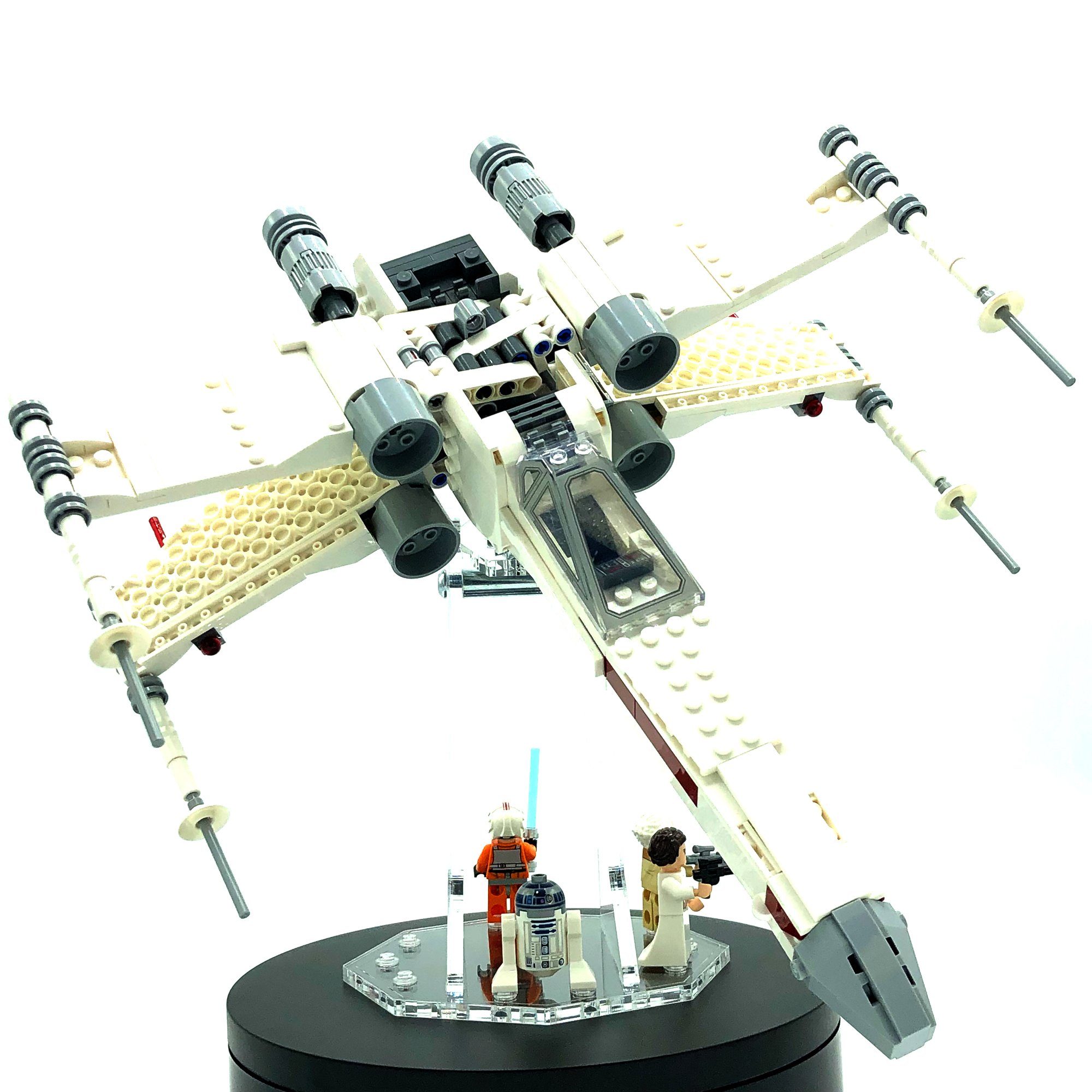 75301 Display Positionen Unterseite wählbar für 3 Winkel ist. Noppenplatten Passend Standfuß denen LEGO 75301 Platz Acryl alle Standfuß LEGO für und Ausstellungsständer mitgelieferten alle - X-Wing - der der für Acryl an Modelle verschiedene einstellbar., Größen Luke AREA17 und - Fighter Stand eine bei Skywalker's
