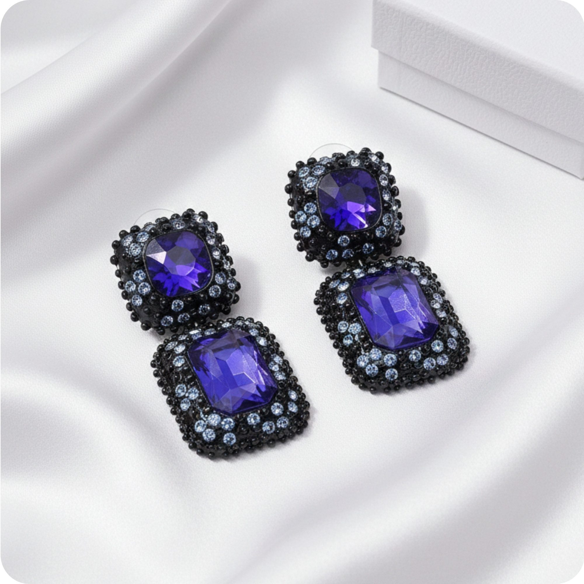 YouBella Ohrhänger-Set Metall & Kristall Basis Ohrringe für Damen & Mädchen (Enthaltene Komponenten: 1 Paar Ohrringe, Kissen-Schliff, Kunstschmuck, Perfekt für besondere Anlässe), Modische & schöne glänzende