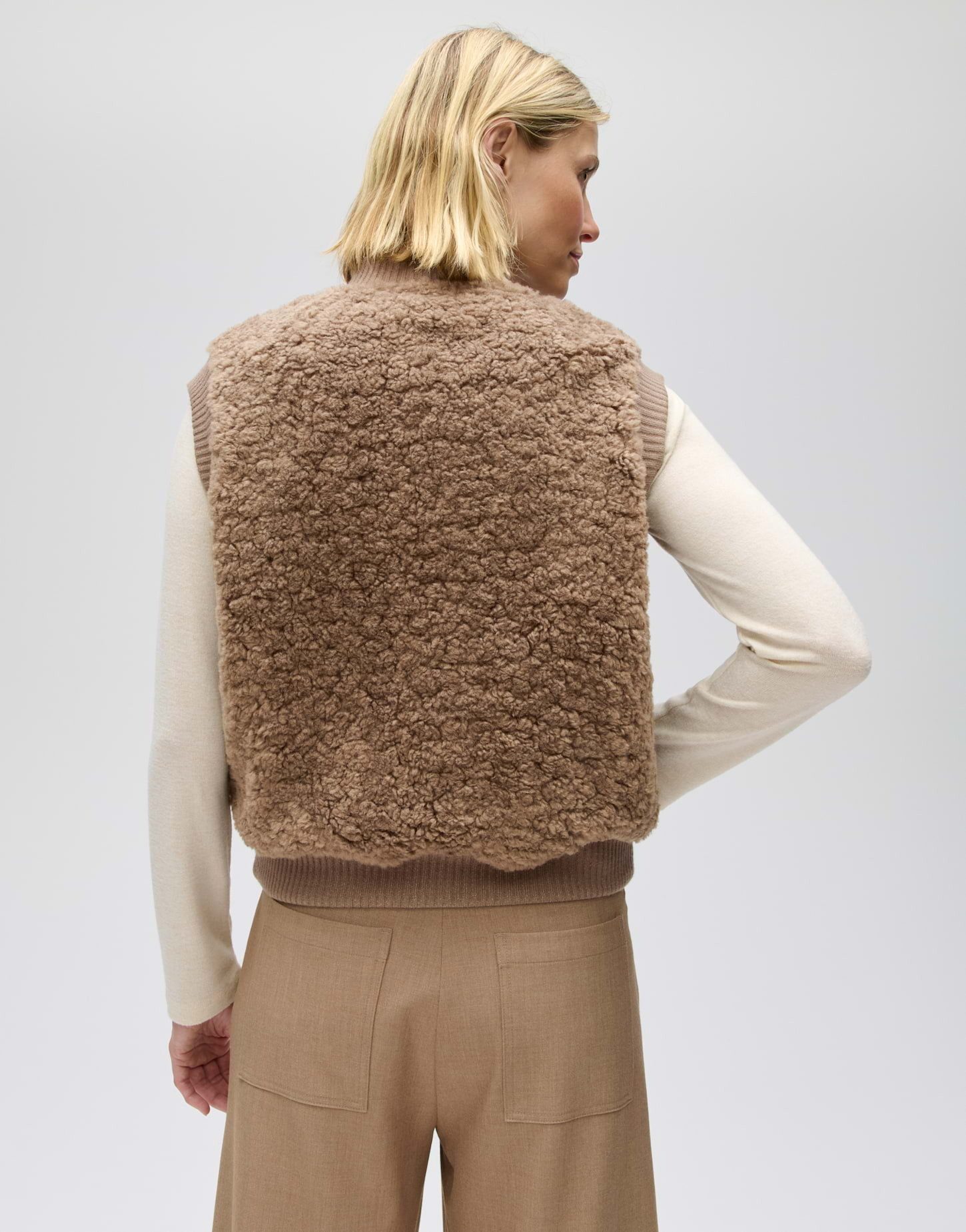 OPUS Sweatweste Gaste aus Teddyfell mit Blousonkragen Verkürzte, gerade Silhouette aus flauschigem Teddyfell – Bild 3 von 5