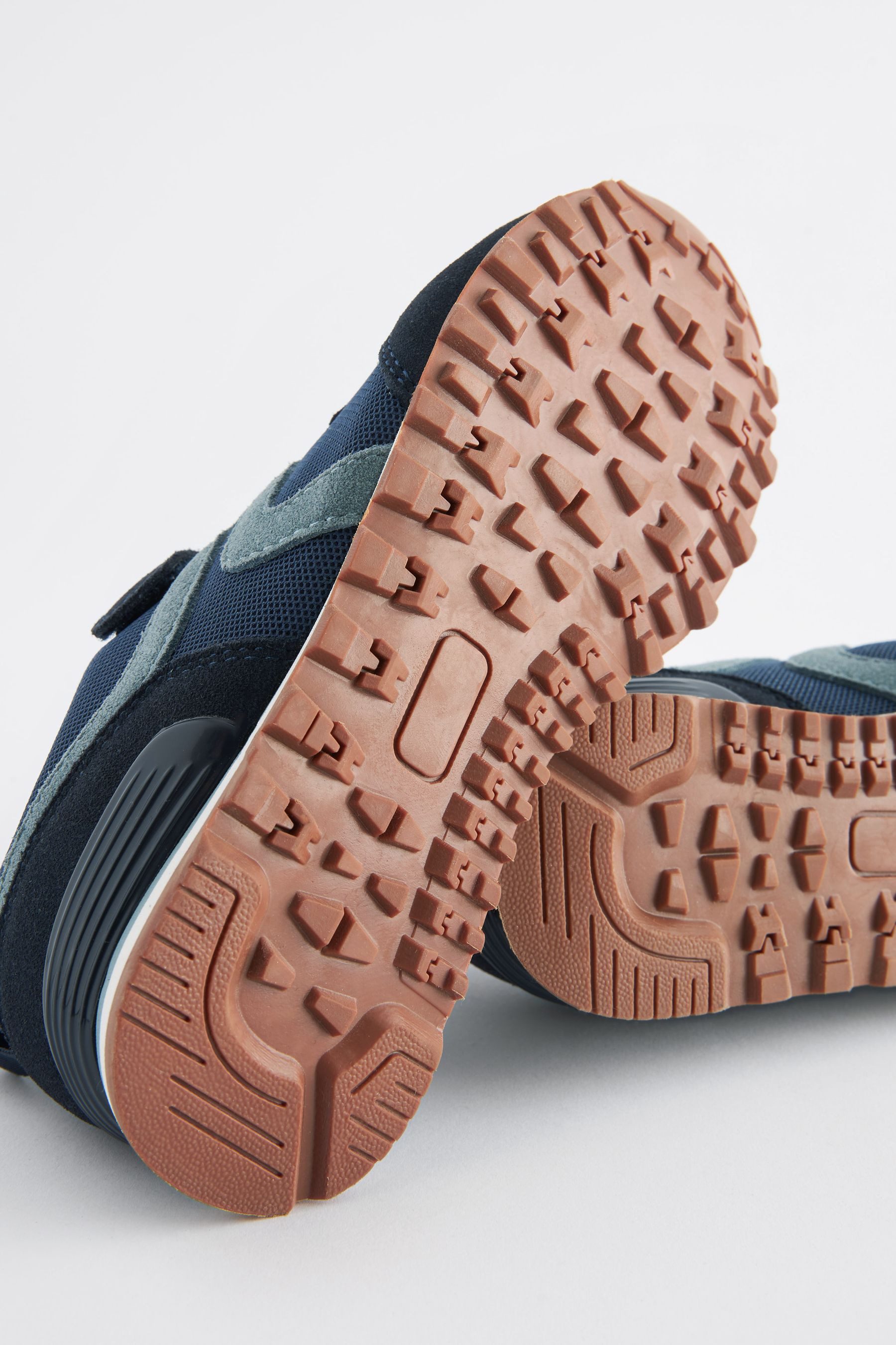 Next Sneaker mit elastischen Schnürsenkeln und Riemen Sneaker (1-tlg)