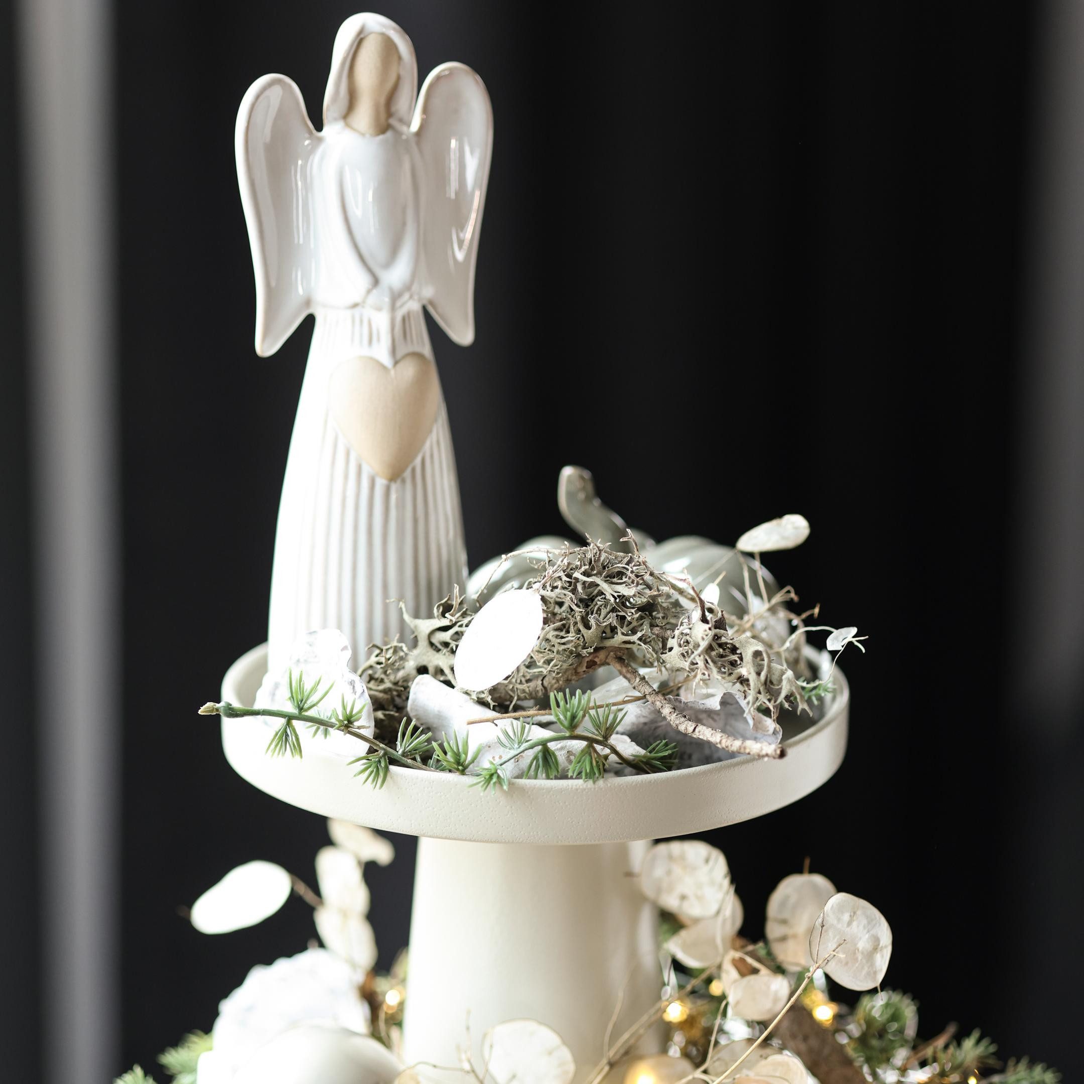Florists Products Weihnachtsmann Dekorationsfigur Engel mit Herz für Wohn- und Festtagsdeko