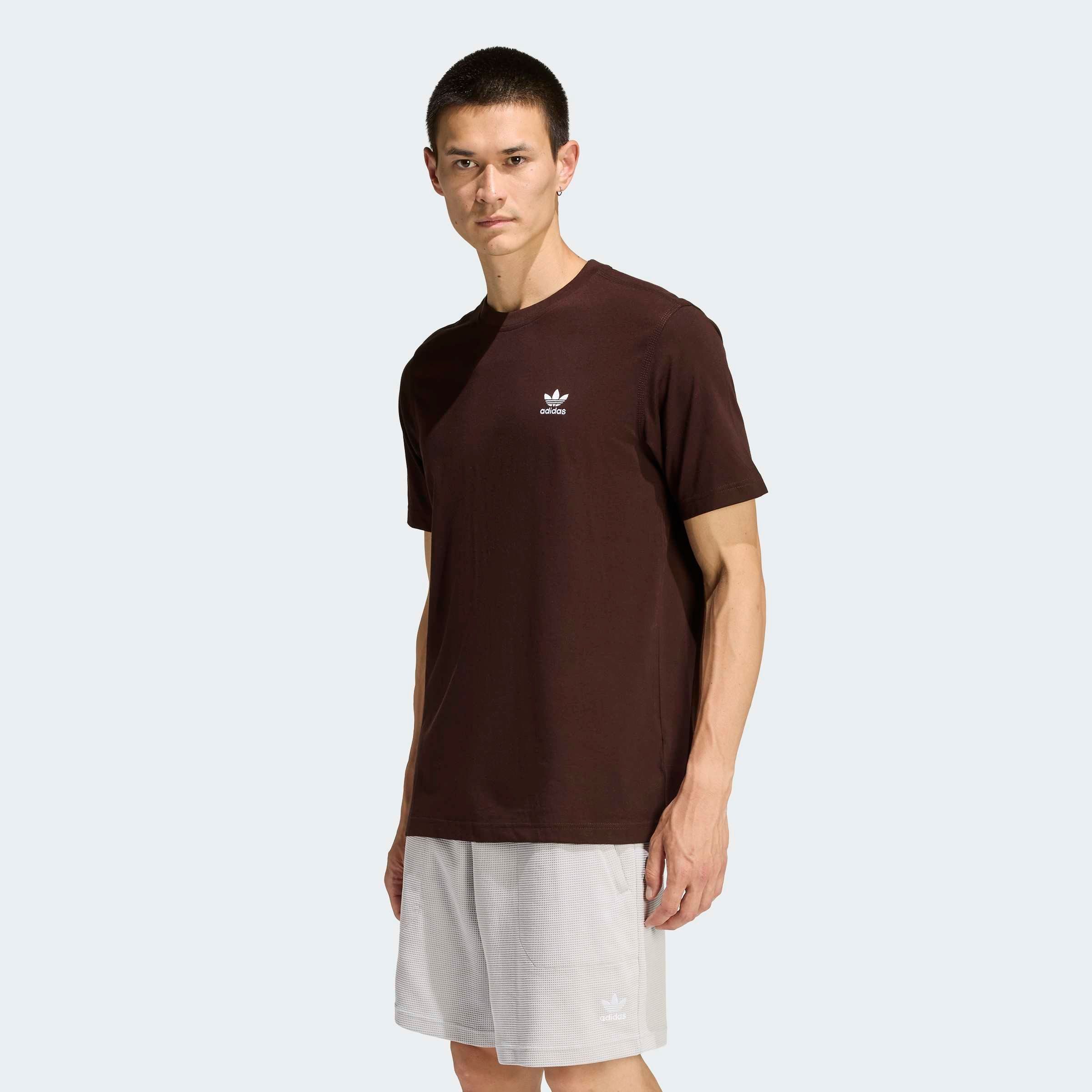 adidas Originals T-Shirt TREFOIL ESS TEE sportlicher Stil, Kurzarm, mit Rundhalsausschnitt. € 24,99