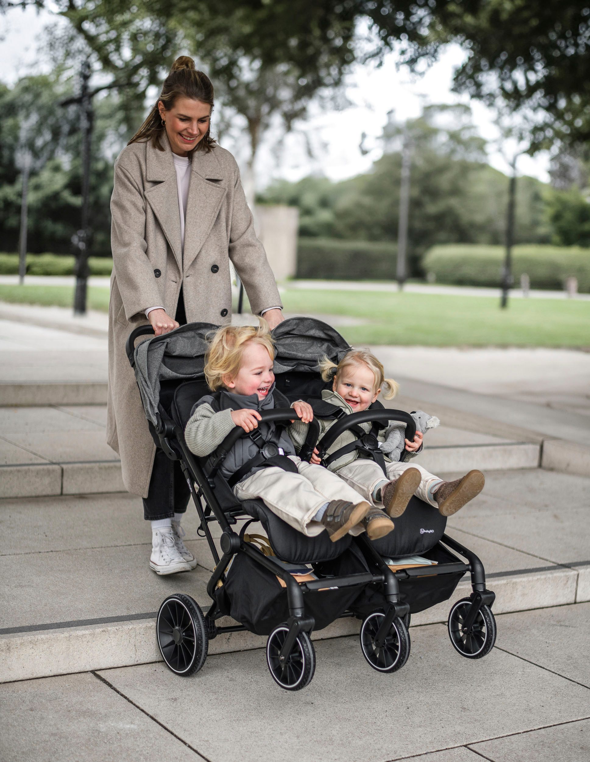 BabyGo Zwillingsbuggy Zwillingskinderwagen GOTwice, mit drei schwenkbaren Vorderrädern – Bild 2 von 5